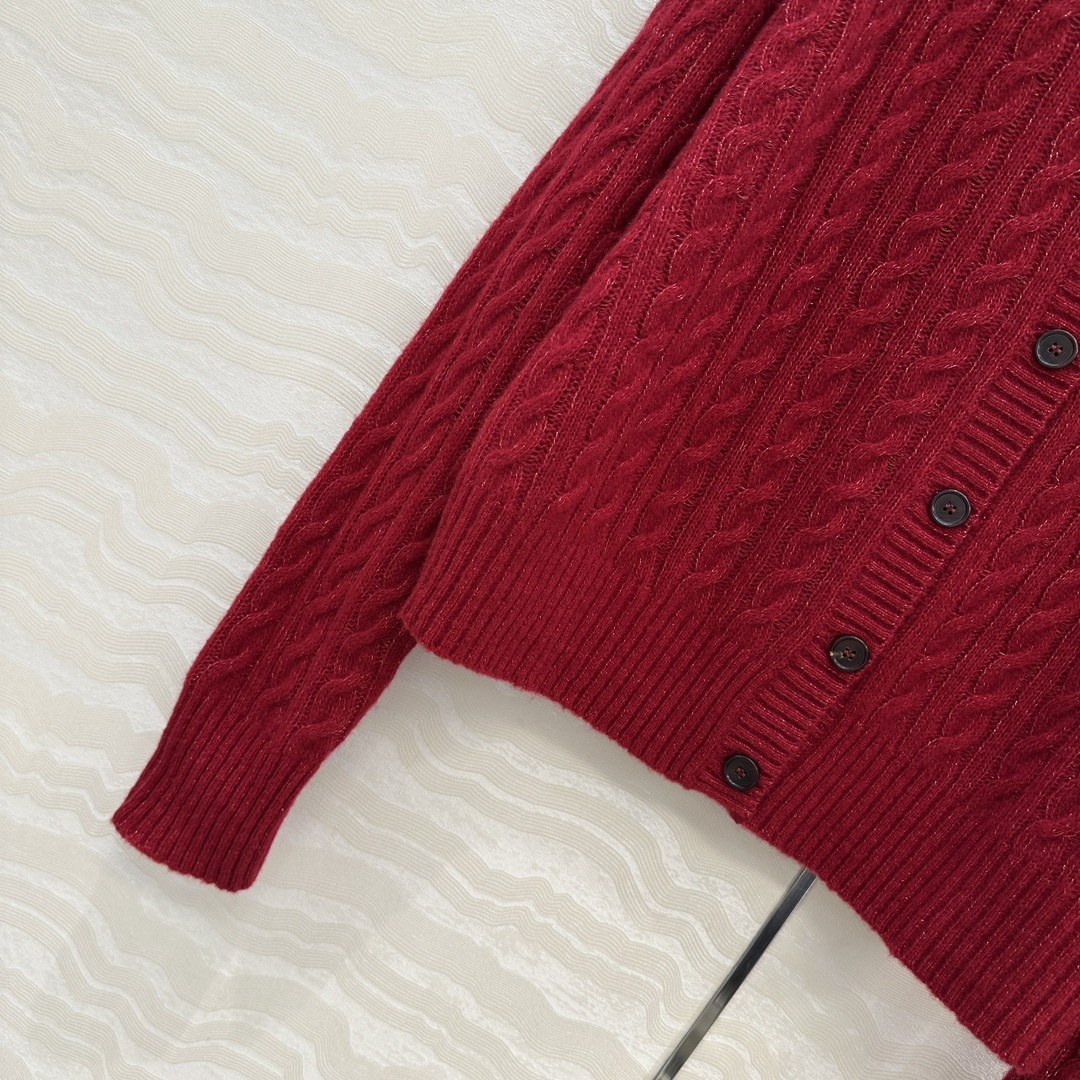 独家首发🍒高端原单品质！行走的高定 Bc闪耀银丝羊绒开衫外套！经典圆领进口拉毛绒纱线轻盈软糯。18针瑞士