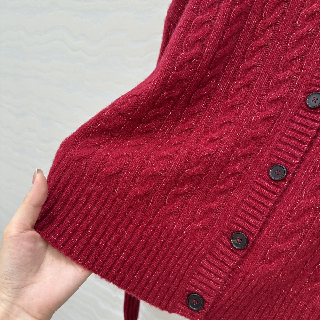 独家首发🍒高端原单品质！行走的高定 Bc闪耀银丝羊绒开衫外套！经典圆领进口拉毛绒纱线轻盈软糯。18针瑞士