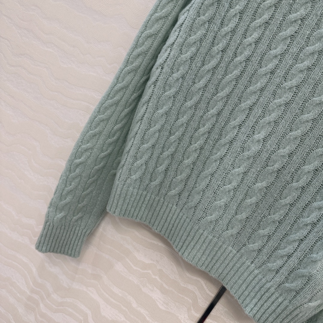 独家首发🍒高端原单品质！行走的高定 Bc闪耀银丝羊绒毛衣！经典圆领进口拉毛绒纱线轻盈软糯。18针瑞士机织