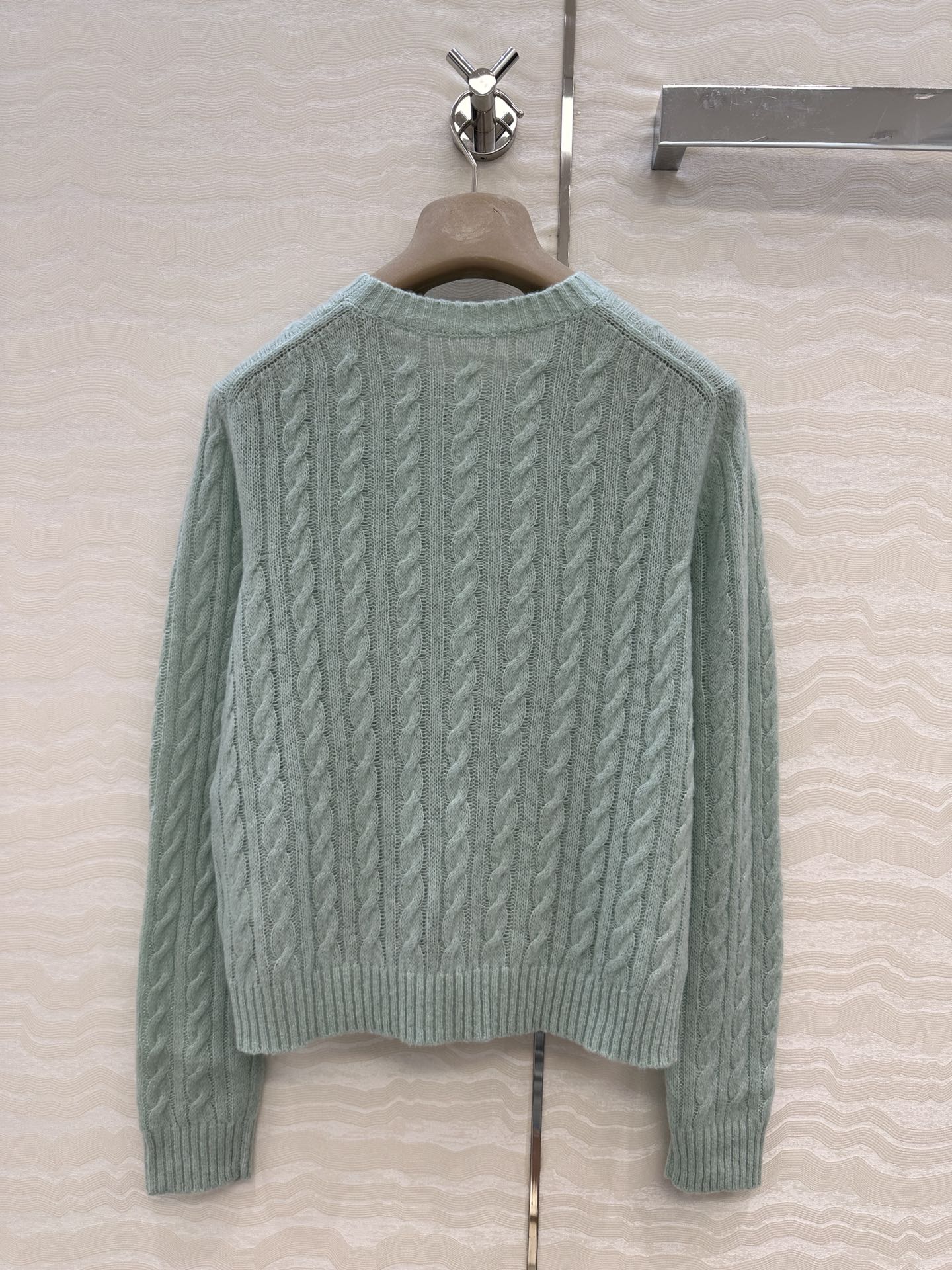 独家首发🍒高端原单品质！行走的高定 Bc闪耀银丝羊绒毛衣！经典圆领进口拉毛绒纱线轻盈软糯。18针瑞士机织