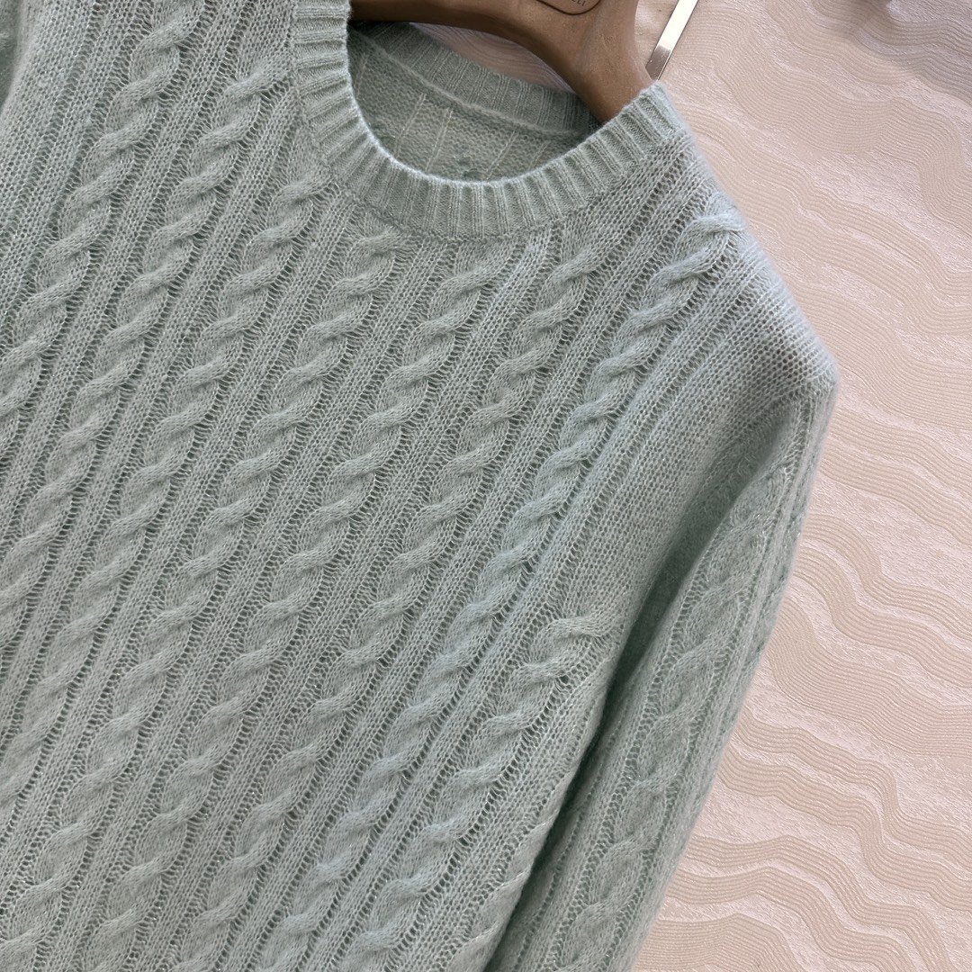 独家首发🍒高端原单品质！行走的高定 Bc闪耀银丝羊绒毛衣！经典圆领进口拉毛绒纱线轻盈软糯。18针瑞士机织