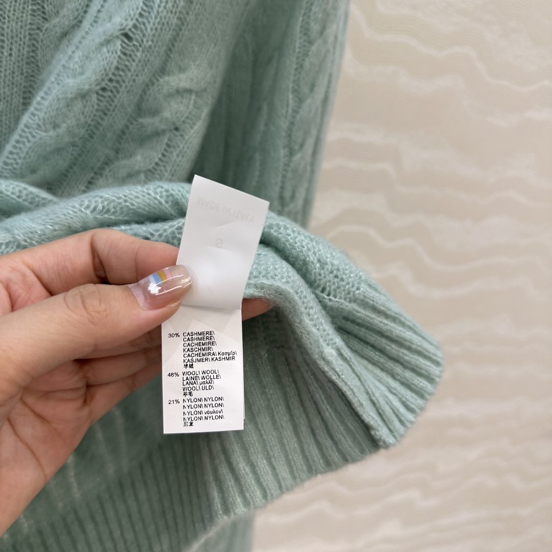 独家首发🍒高端原单品质！行走的高定 Bc闪耀银丝羊绒毛衣！经典圆领进口拉毛绒纱线轻盈软糯。18针瑞士机织