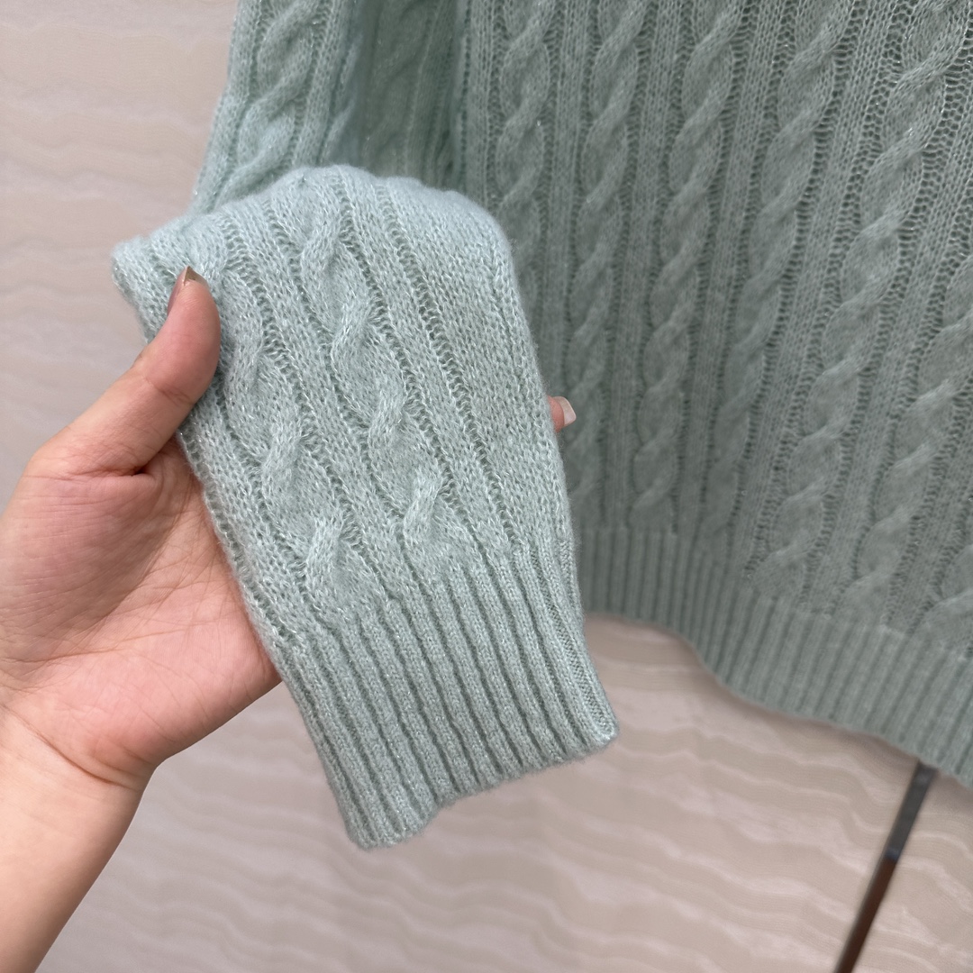 独家首发🍒高端原单品质！行走的高定 Bc闪耀银丝羊绒毛衣！经典圆领进口拉毛绒纱线轻盈软糯。18针瑞士机织