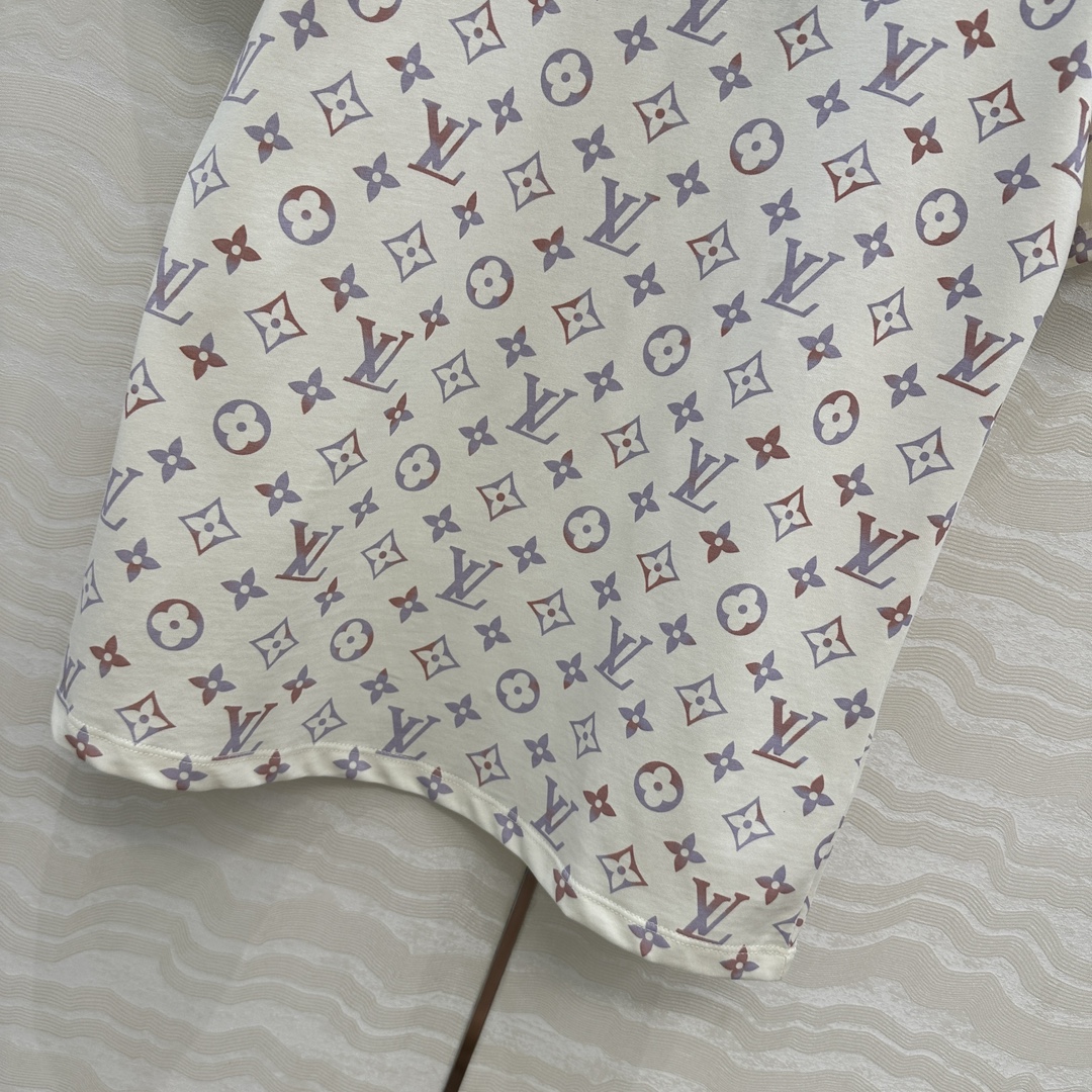 Stylish Monogram Logo T-shirt with Custom Metal Chain Decorations - 图片 6
