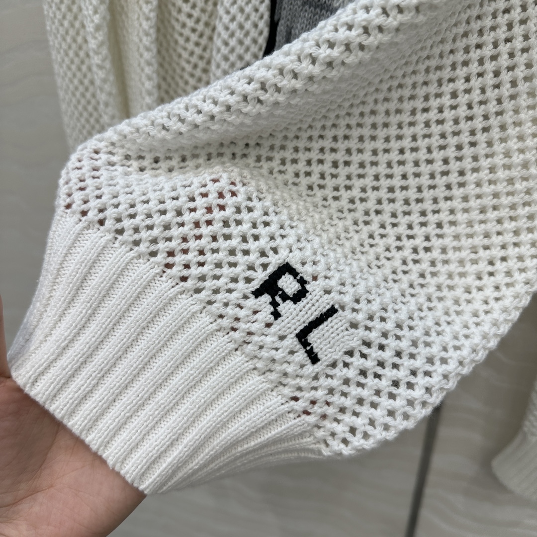 独家首发❤️原单品质❤️浓郁美式风，运动小熊手勾图案黑色缕空勾花气衣。！经典H宽松版型两侧开叉设计！品质