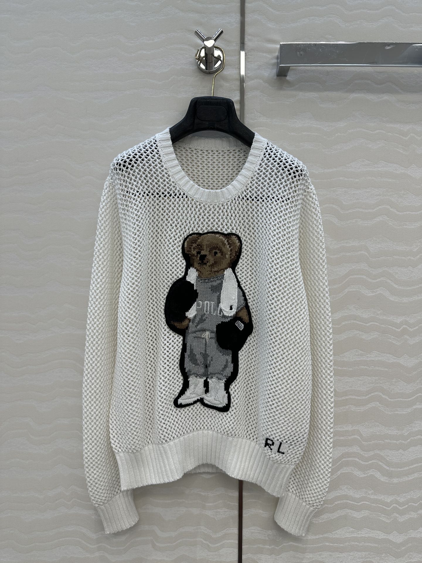 独家首发❤️原单品质❤️浓郁美式风，运动小熊手勾图案黑色缕空勾花气衣。！经典H宽松版型两侧开叉设计！品质