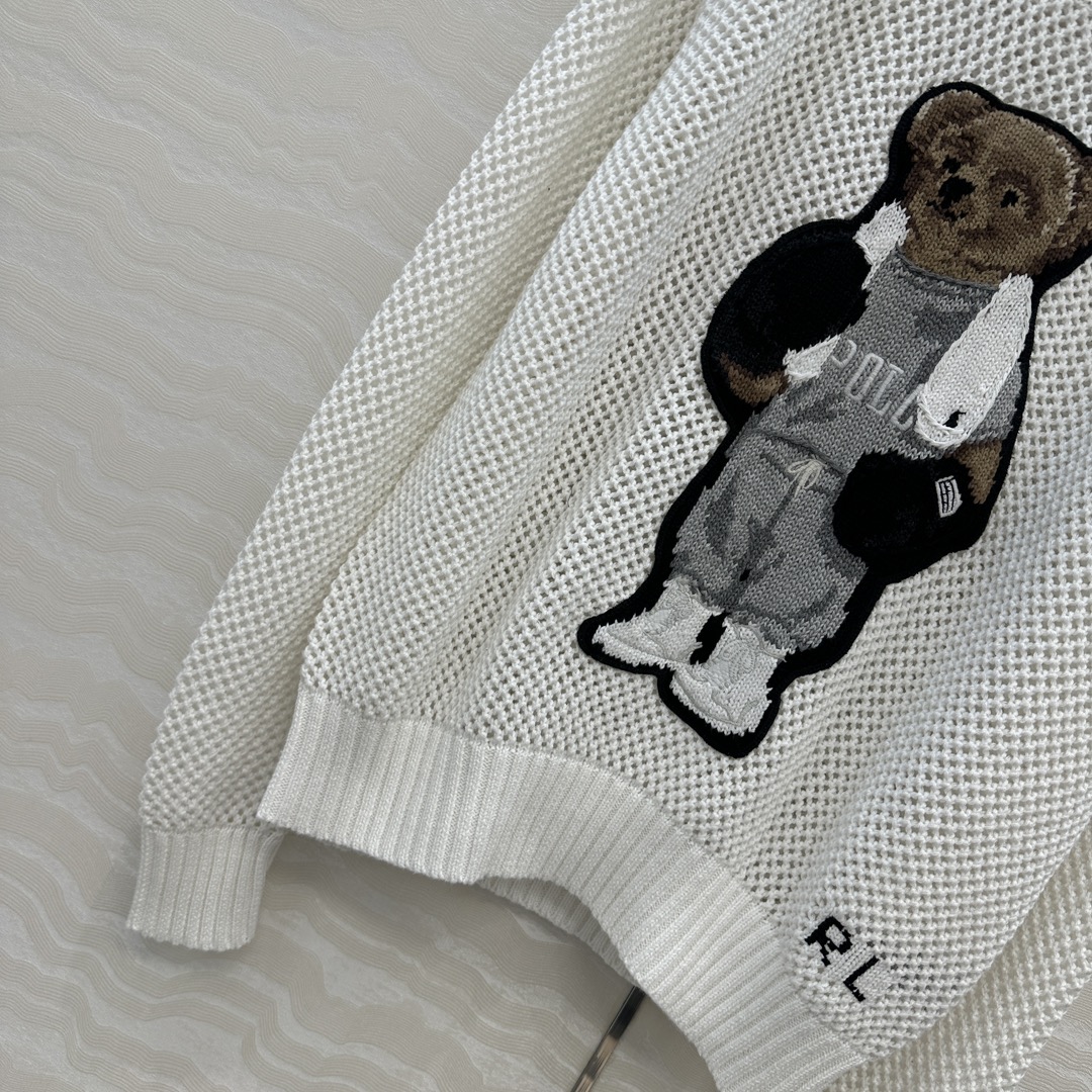 独家首发❤️原单品质❤️浓郁美式风，运动小熊手勾图案黑色缕空勾花气衣。！经典H宽松版型两侧开叉设计！品质