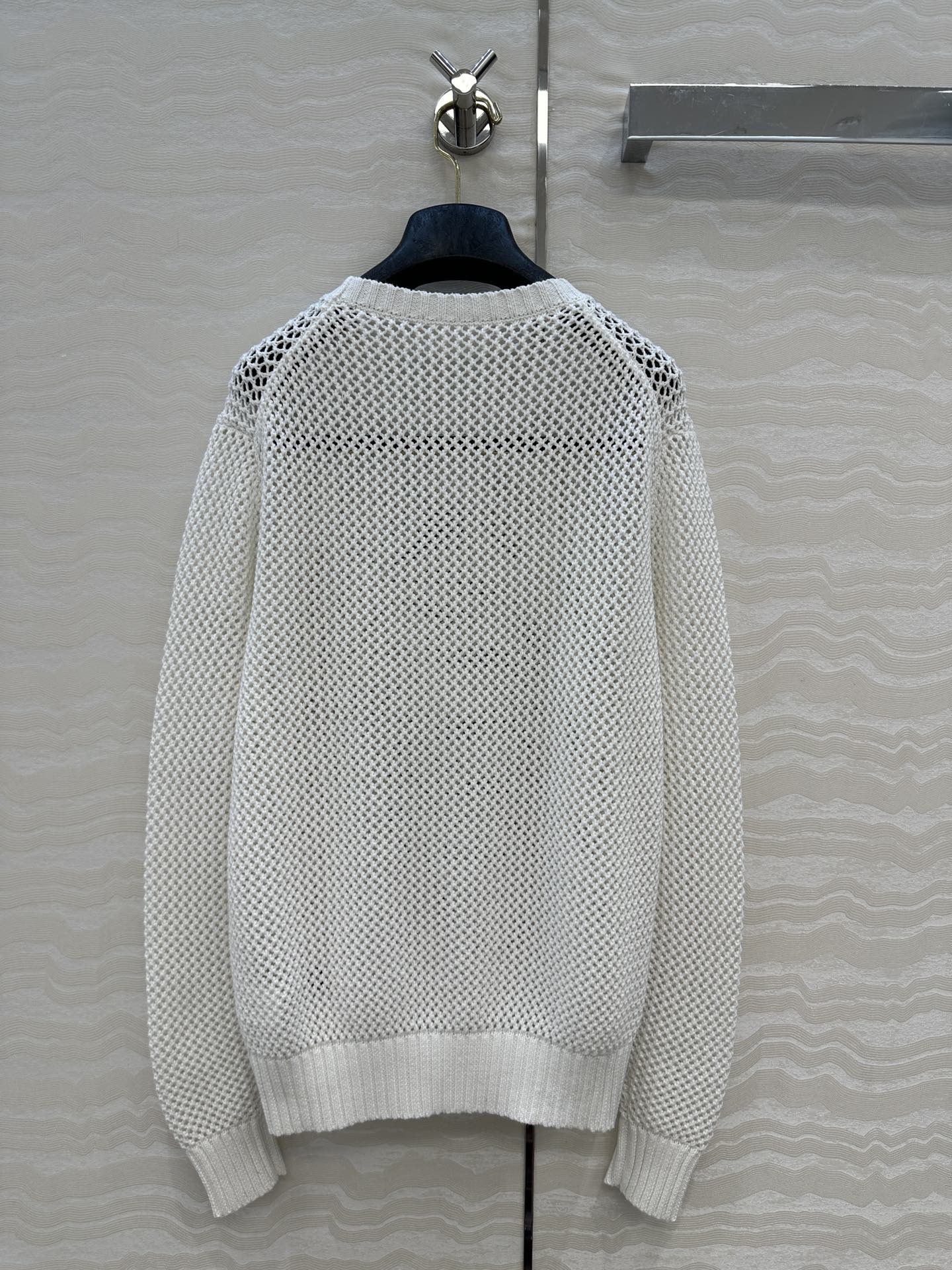 独家首发❤️原单品质❤️浓郁美式风，运动小熊手勾图案黑色缕空勾花气衣。！经典H宽松版型两侧开叉设计！品质