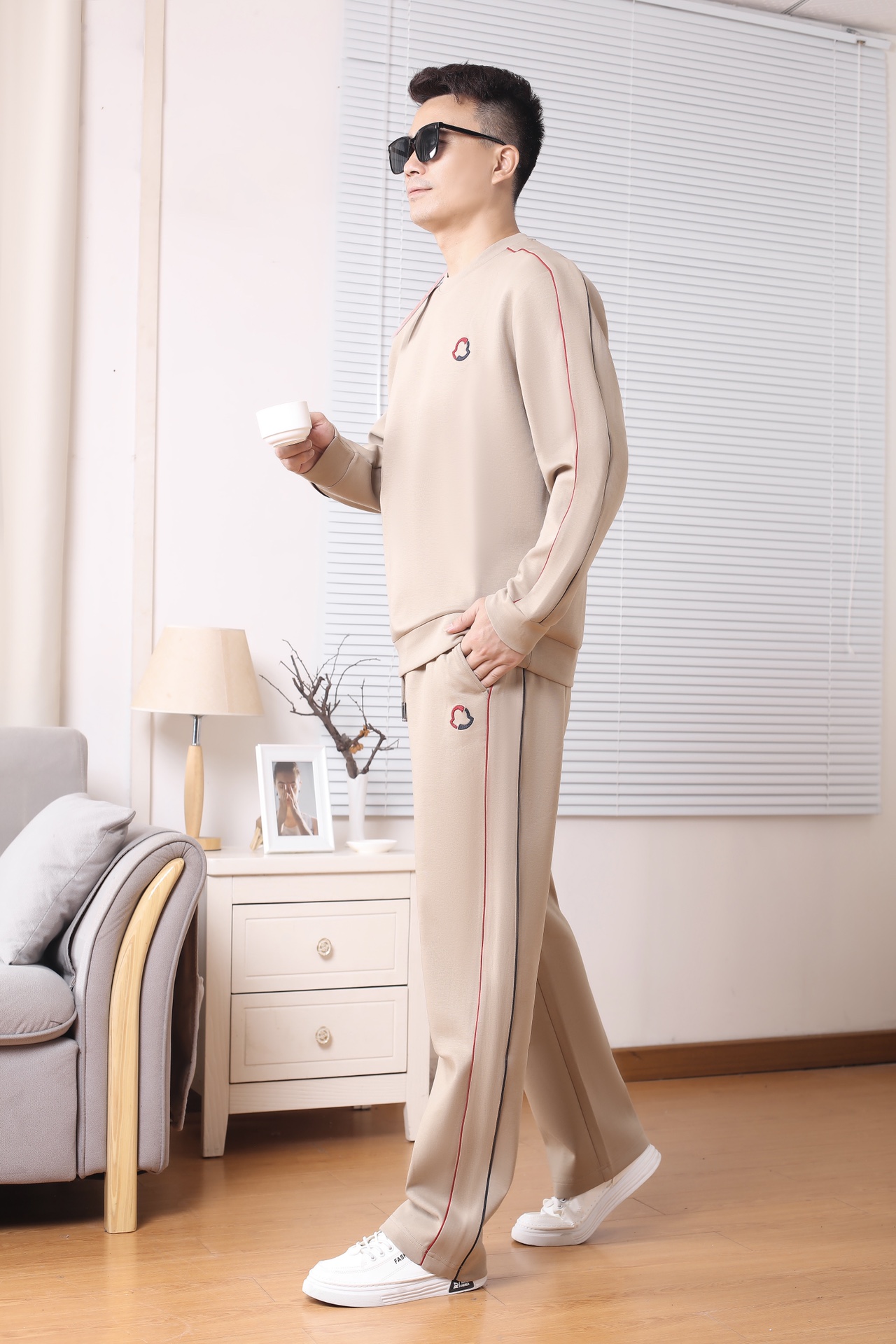 High-End Urban Leisure Suit with Collage Design and Fine Gold Details