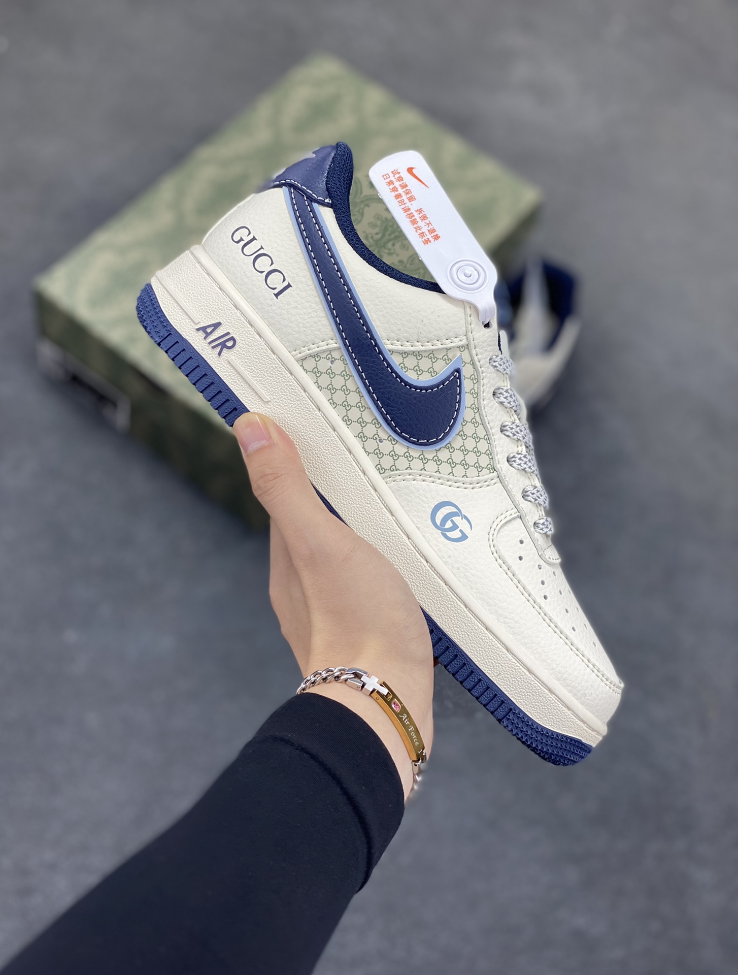 NIke Air Force 1 \’07 Low “古驰联名——花纹蓝勾”空军一号 低帮 运动鞋 休闲鞋 折边针车 工艺难度大 原楦头原纸板 原装鞋盒 定制五金配件 内置全掌气垫 原厂鞋底 货号:XS1958-564 尺码:36 36.5 37.5 38 38.5 39 40 40.5 41 42 42.5 43 44 44.5 45-选品中心
