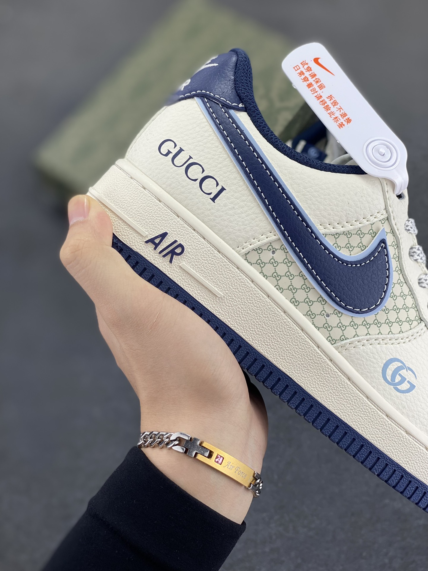 图片[6]-NIke Air Force 1 \’07 Low “古驰联名——花纹蓝勾”空军一号 低帮 运动鞋 休闲鞋 折边针车 工艺难度大 原楦头原纸板 原装鞋盒 定制五金配件 内置全掌气垫 原厂鞋底 货号：XS1958-564 尺码：36 36.5 37.5 38 38.5 39 40 40.5 41 42 42.5 43 44 44.5 45-选品中心