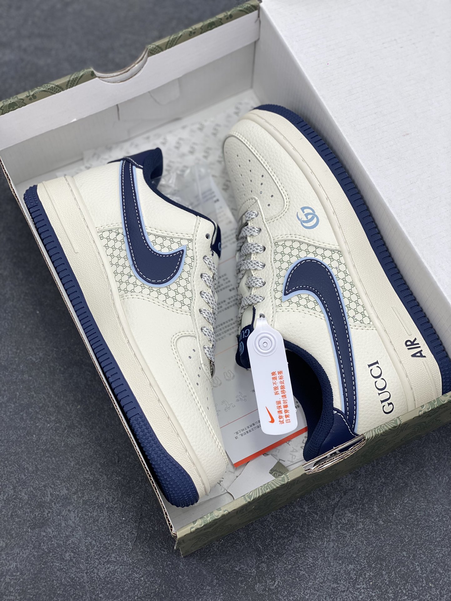 图片[9]-NIke Air Force 1 \’07 Low “古驰联名——花纹蓝勾”空军一号 低帮 运动鞋 休闲鞋 折边针车 工艺难度大 原楦头原纸板 原装鞋盒 定制五金配件 内置全掌气垫 原厂鞋底 货号：XS1958-564 尺码：36 36.5 37.5 38 38.5 39 40 40.5 41 42 42.5 43 44 44.5 45-选品中心