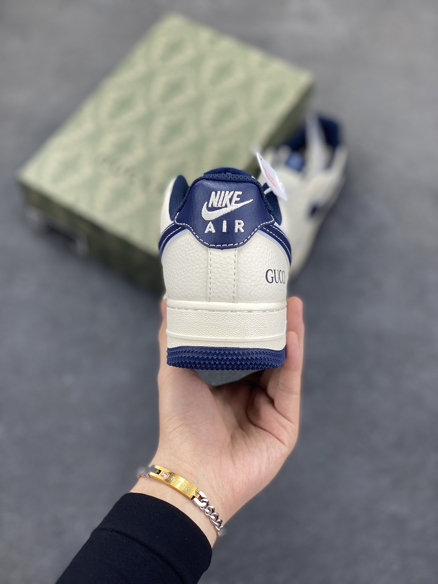 图片[4]-NIke Air Force 1 \’07 Low “古驰联名——花纹蓝勾”空军一号 低帮 运动鞋 休闲鞋 折边针车 工艺难度大 原楦头原纸板 原装鞋盒 定制五金配件 内置全掌气垫 原厂鞋底 货号：XS1958-564 尺码：36 36.5 37.5 38 38.5 39 40 40.5 41 42 42.5 43 44 44.5 45-选品中心