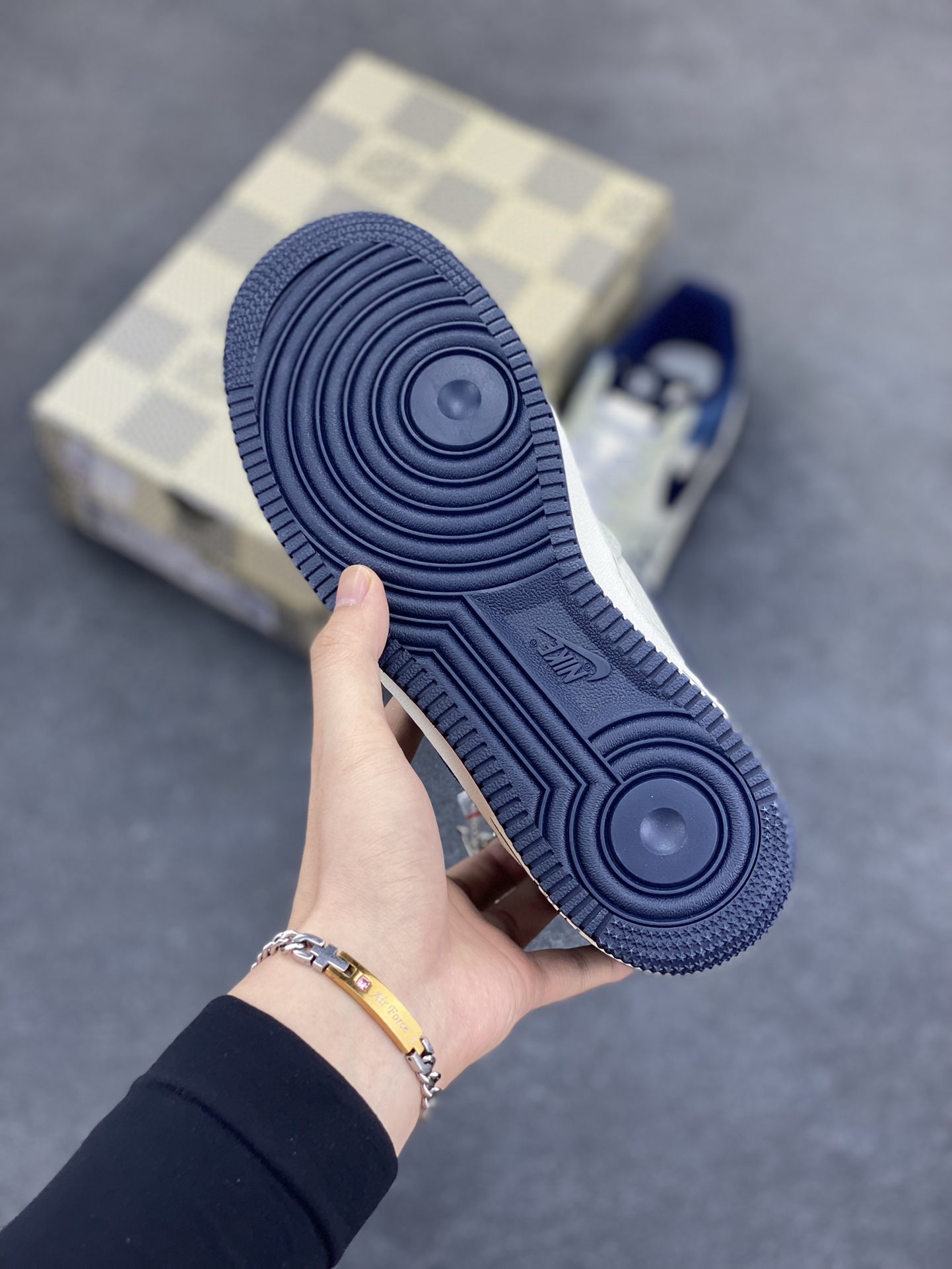 图片[5]-NIke Air Force 1 \’07 Low LV联名-拼接牛仔 空军一号低帮 运动鞋 休闲鞋 折边针车 工艺难度大 原楦头原纸板 原装鞋盒 原厂鞋底 超高清洁度 细节完美 货号：SC0601-551 尺码：36 36.5 37.5 38 38.5 39 40 40.5 41 42 42.5 43 44 44.5 45-选品中心