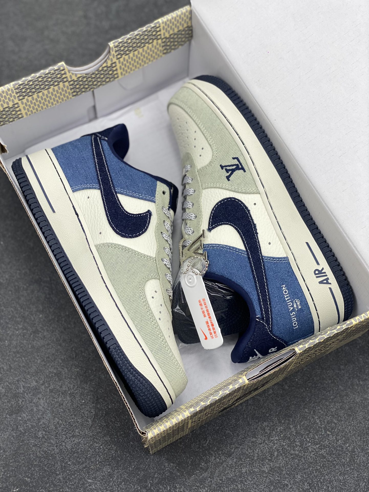 图片[9]-NIke Air Force 1 \’07 Low LV联名-拼接牛仔 空军一号低帮 运动鞋 休闲鞋 折边针车 工艺难度大 原楦头原纸板 原装鞋盒 原厂鞋底 超高清洁度 细节完美 货号：SC0601-551 尺码：36 36.5 37.5 38 38.5 39 40 40.5 41 42 42.5 43 44 44.5 45-选品中心