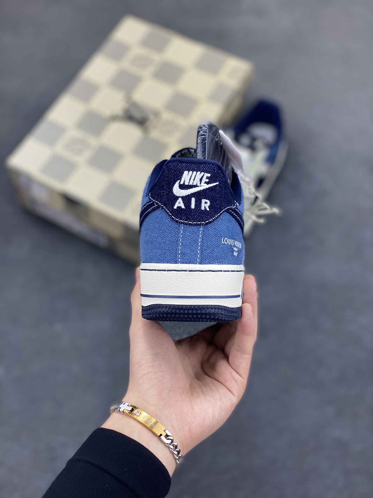 图片[4]-NIke Air Force 1 \’07 Low LV联名-拼接牛仔 空军一号低帮 运动鞋 休闲鞋 折边针车 工艺难度大 原楦头原纸板 原装鞋盒 原厂鞋底 超高清洁度 细节完美 货号：SC0601-551 尺码：36 36.5 37.5 38 38.5 39 40 40.5 41 42 42.5 43 44 44.5 45-选品中心