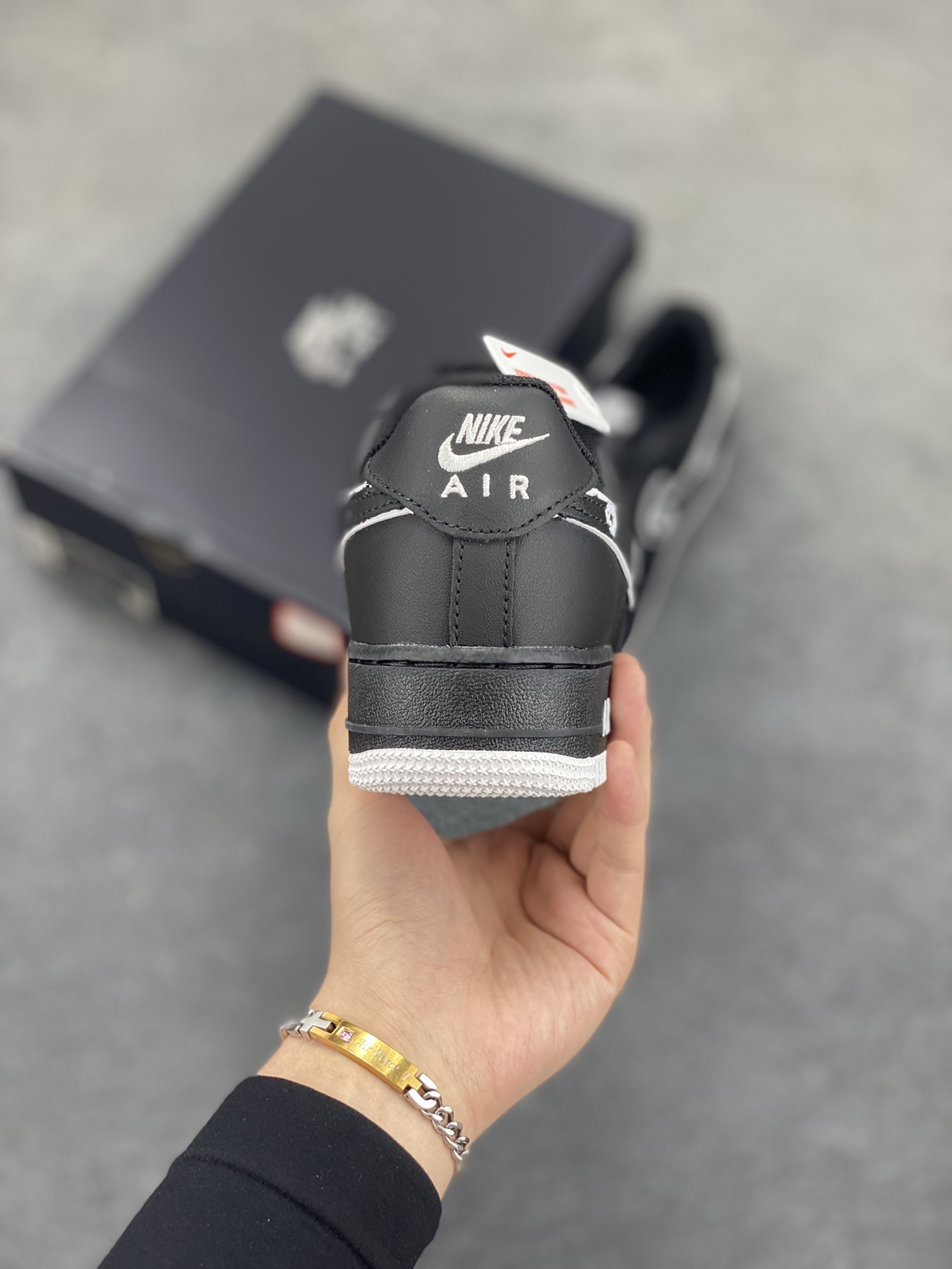 图片[4]-Nike Air Force 1 Low 空军一号低帮百搭休闲运动板鞋。柔软、弹性十足的缓震性能和出色的中底设计，横跨复古与现代的外型结合，造就出风靡全球三十多年的Force 1，直到今天还深受青睐。 货号：DV0788-002 尺码：36 36.5 37.5 38 38.5 39 40 40.5 41 42 42.5 43 44 44.5 45-选品中心