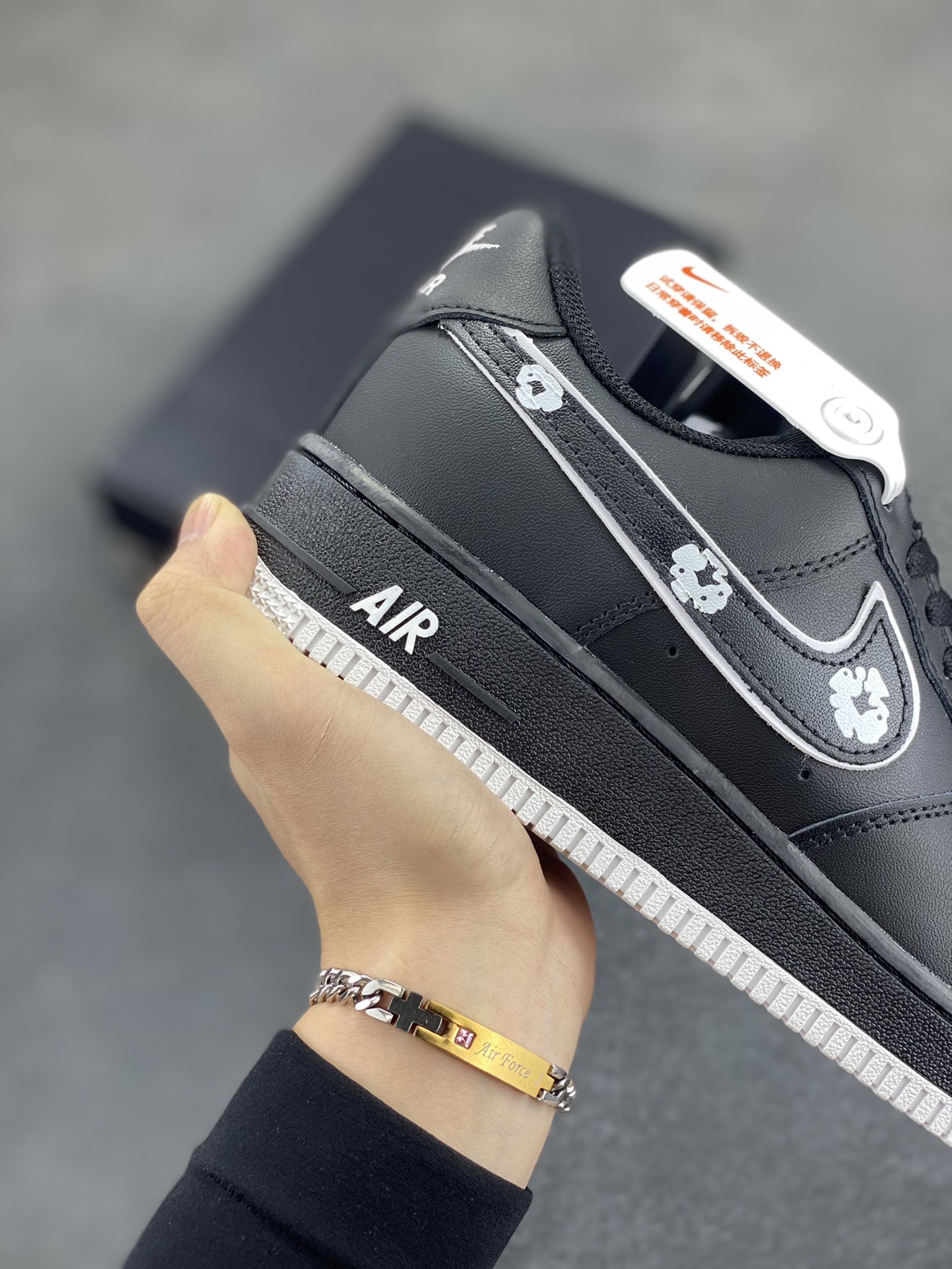 图片[6]-Nike Air Force 1 Low 空军一号低帮百搭休闲运动板鞋。柔软、弹性十足的缓震性能和出色的中底设计，横跨复古与现代的外型结合，造就出风靡全球三十多年的Force 1，直到今天还深受青睐。 货号：DV0788-002 尺码：36 36.5 37.5 38 38.5 39 40 40.5 41 42 42.5 43 44 44.5 45-选品中心