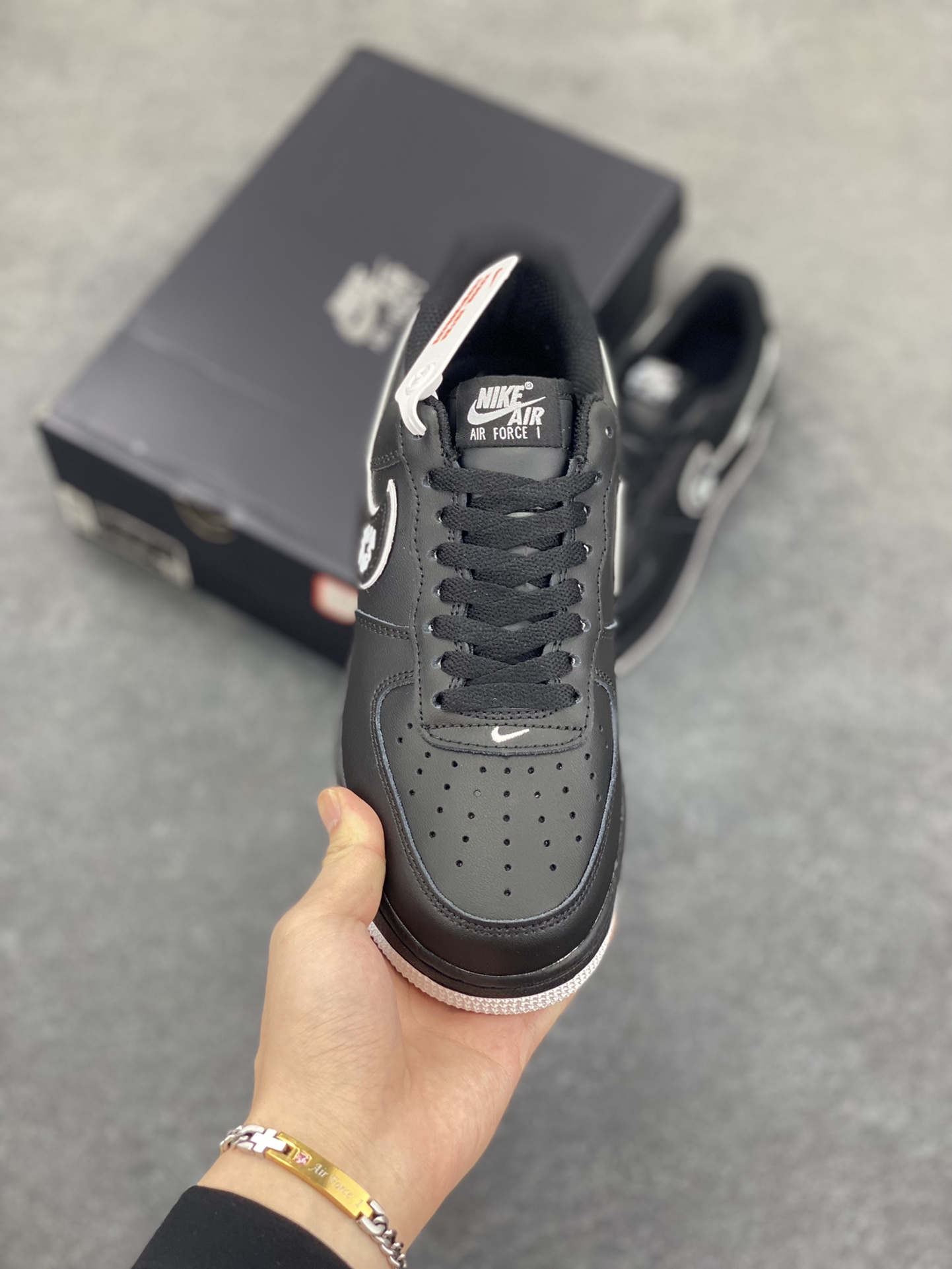 图片[2]-Nike Air Force 1 Low 空军一号低帮百搭休闲运动板鞋。柔软、弹性十足的缓震性能和出色的中底设计，横跨复古与现代的外型结合，造就出风靡全球三十多年的Force 1，直到今天还深受青睐。 货号：DV0788-002 尺码：36 36.5 37.5 38 38.5 39 40 40.5 41 42 42.5 43 44 44.5 45-选品中心