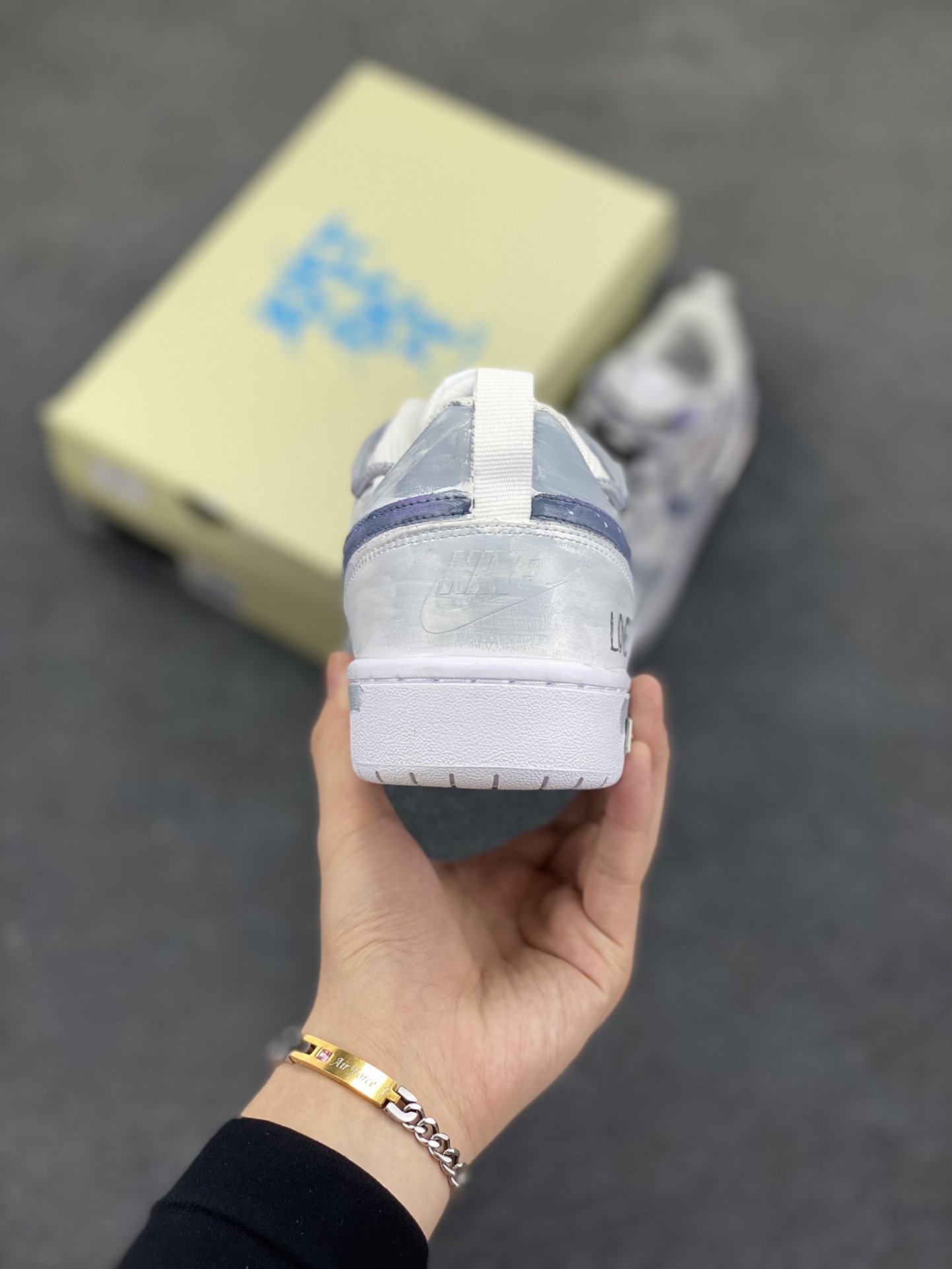 图片[4]-【定制球鞋】Nike Air Force 1 暗迹 手绘 泼墨涂鸦 时尚 潮流 耐磨 低帮 板鞋 男女同款 黑白色 黑白折边针车 工艺难度大 原楦头原纸板 原装鞋盒 定制五金配件 内置全掌气垫 原厂鞋底 货号：CW2288-111 尺码： 36 36.5 37.5 38 38.5 39 40 405. 41 42 42.5 43 44 44.5 45-选品中心