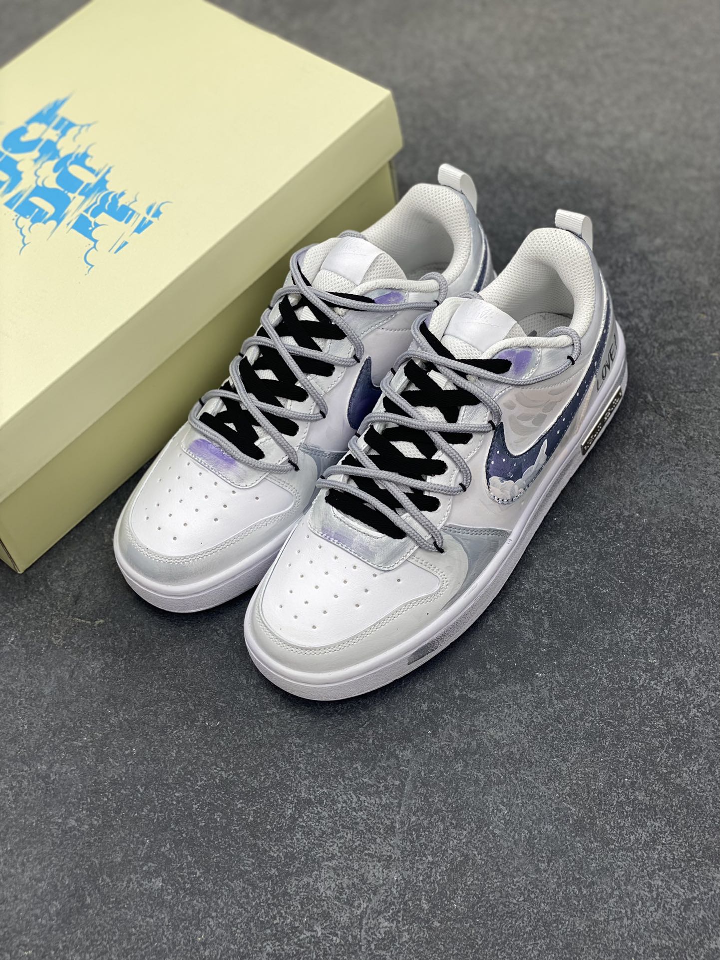 图片[8]-【定制球鞋】Nike Air Force 1 暗迹 手绘 泼墨涂鸦 时尚 潮流 耐磨 低帮 板鞋 男女同款 黑白色 黑白折边针车 工艺难度大 原楦头原纸板 原装鞋盒 定制五金配件 内置全掌气垫 原厂鞋底 货号：CW2288-111 尺码： 36 36.5 37.5 38 38.5 39 40 405. 41 42 42.5 43 44 44.5 45-选品中心