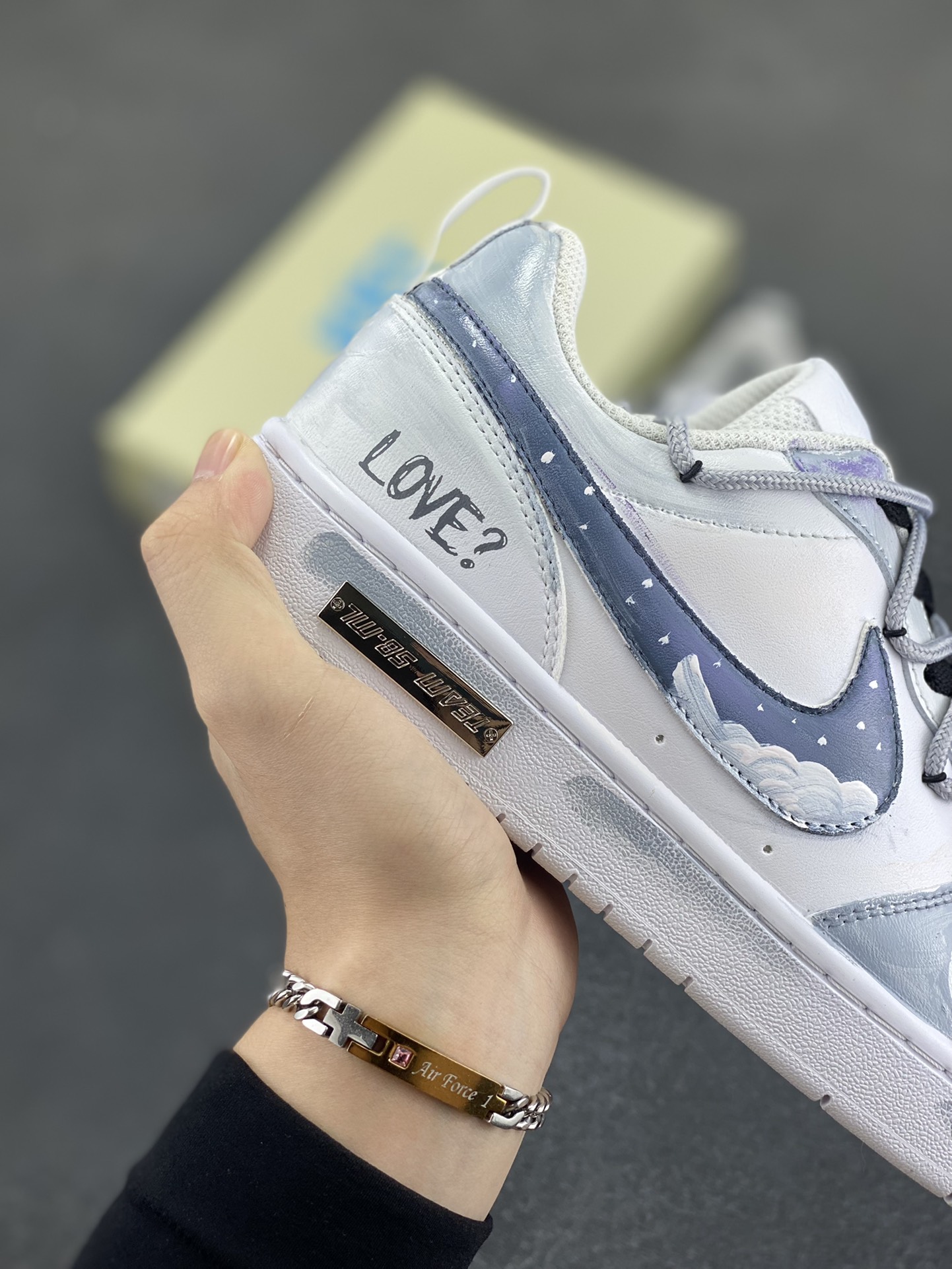 图片[6]-【定制球鞋】Nike Air Force 1 暗迹 手绘 泼墨涂鸦 时尚 潮流 耐磨 低帮 板鞋 男女同款 黑白色 黑白折边针车 工艺难度大 原楦头原纸板 原装鞋盒 定制五金配件 内置全掌气垫 原厂鞋底 货号：CW2288-111 尺码： 36 36.5 37.5 38 38.5 39 40 405. 41 42 42.5 43 44 44.5 45-选品中心