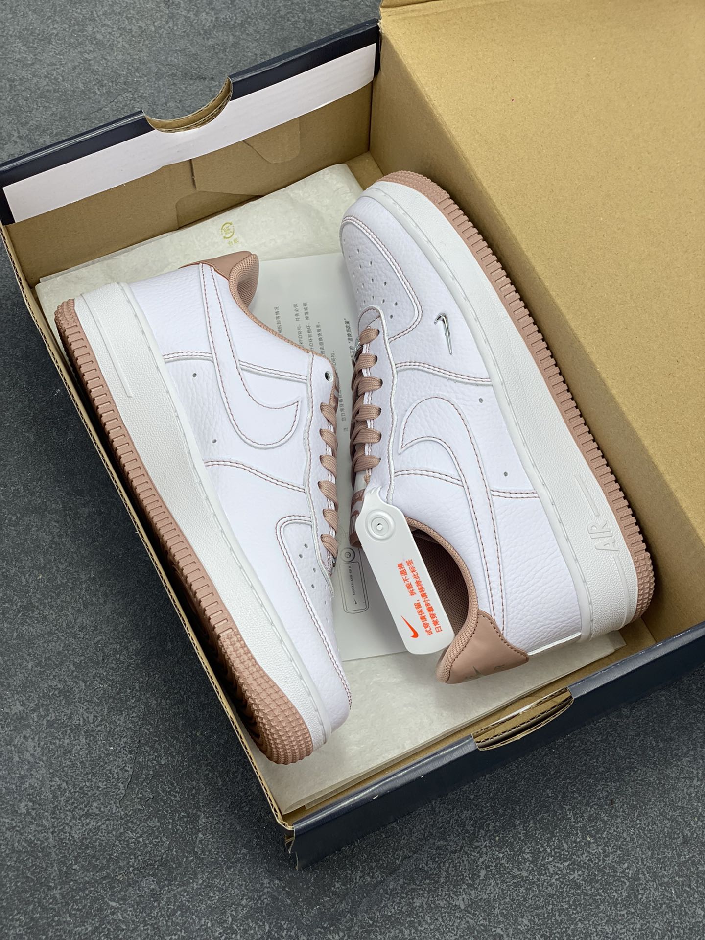 图片[9]-Nike Air Force 1 Low 白粉线小银勾 空军一号低帮运动休闲板鞋 原楦头原纸板 打造纯正空军版型#专注外贸渠道 全掌内置蜂窝气垫 #原盒配件 原厂中底钢印、拉帮完美 货号：IB6543-100 尺码：35.5 36 36.5 37.5 38 38.5 39 40 40.5 41 42 42.5 43 44 44.5 45-选品中心
