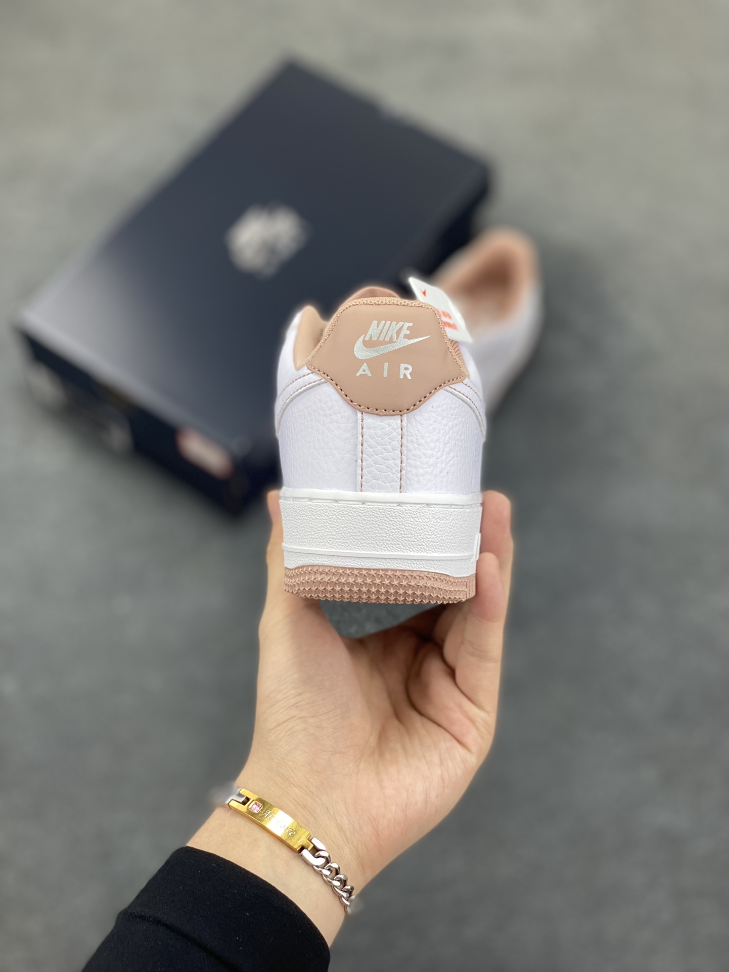 图片[4]-Nike Air Force 1 Low 白粉线小银勾 空军一号低帮运动休闲板鞋 原楦头原纸板 打造纯正空军版型#专注外贸渠道 全掌内置蜂窝气垫 #原盒配件 原厂中底钢印、拉帮完美 货号：IB6543-100 尺码：35.5 36 36.5 37.5 38 38.5 39 40 40.5 41 42 42.5 43 44 44.5 45-选品中心