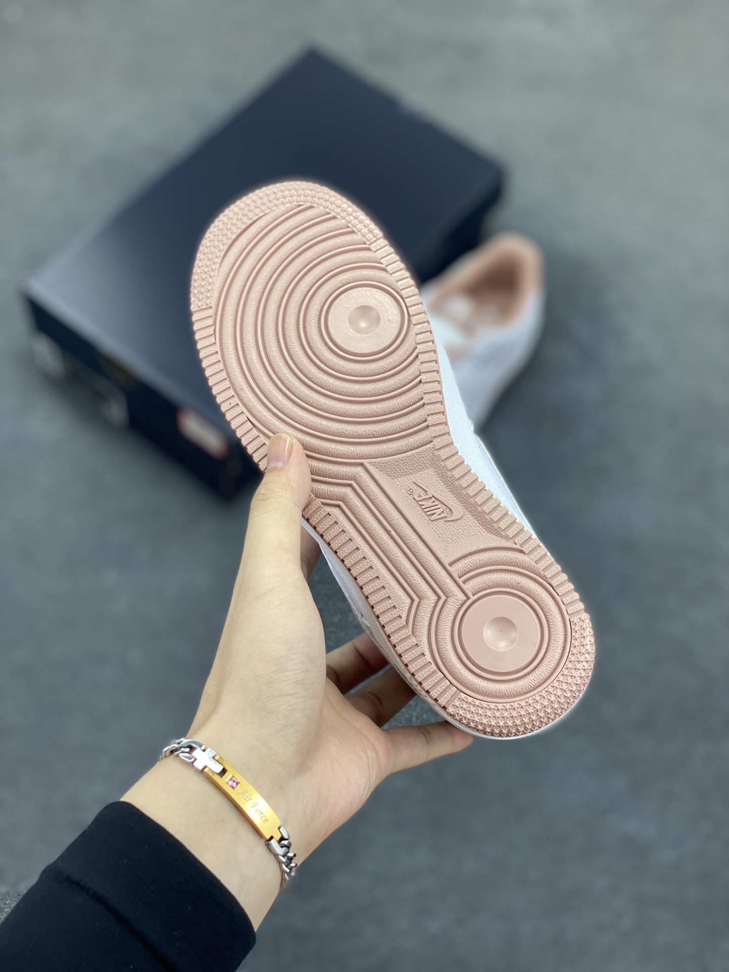 图片[5]-Nike Air Force 1 Low 白粉线小银勾 空军一号低帮运动休闲板鞋 原楦头原纸板 打造纯正空军版型#专注外贸渠道 全掌内置蜂窝气垫 #原盒配件 原厂中底钢印、拉帮完美 货号：IB6543-100 尺码：35.5 36 36.5 37.5 38 38.5 39 40 40.5 41 42 42.5 43 44 44.5 45-选品中心