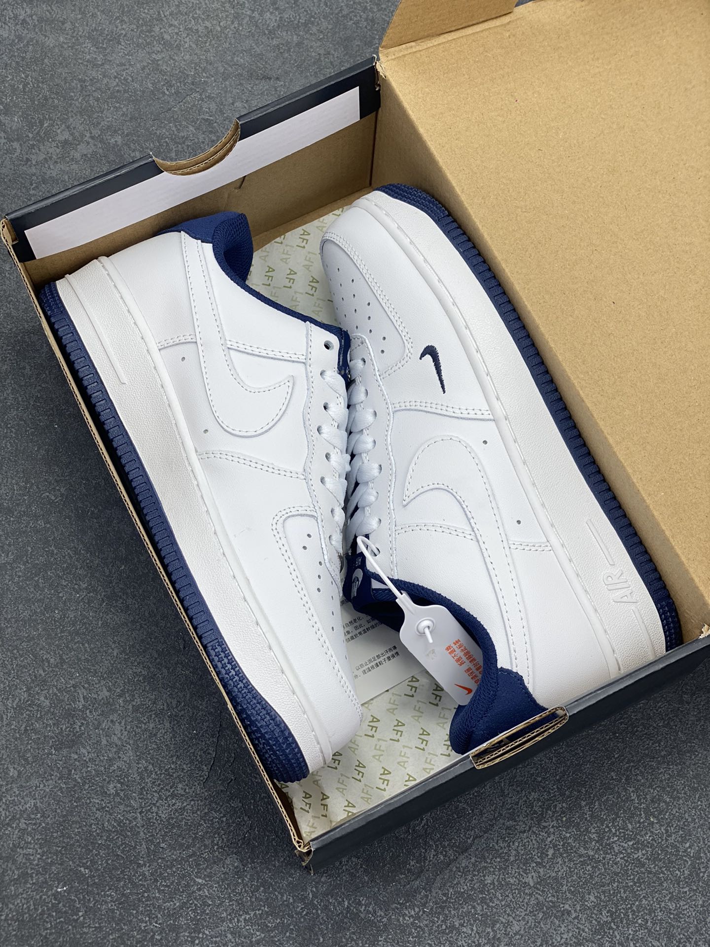 图片[9]-福利特价 Nike Air Force 1 Low 空军一号低帮百搭休闲运动板鞋。柔软、弹性十足的缓震性能和出色的中底设计，横跨复古与现代的外型结合，造就出风靡全球三十多年的Force 1，直到今天还深受青睐。 货号：CZ8065-800 尺码：36 36.5 37.5 38 38.5 39 40 40.5 41 42 42.5 43 44 44.5 45-选品中心