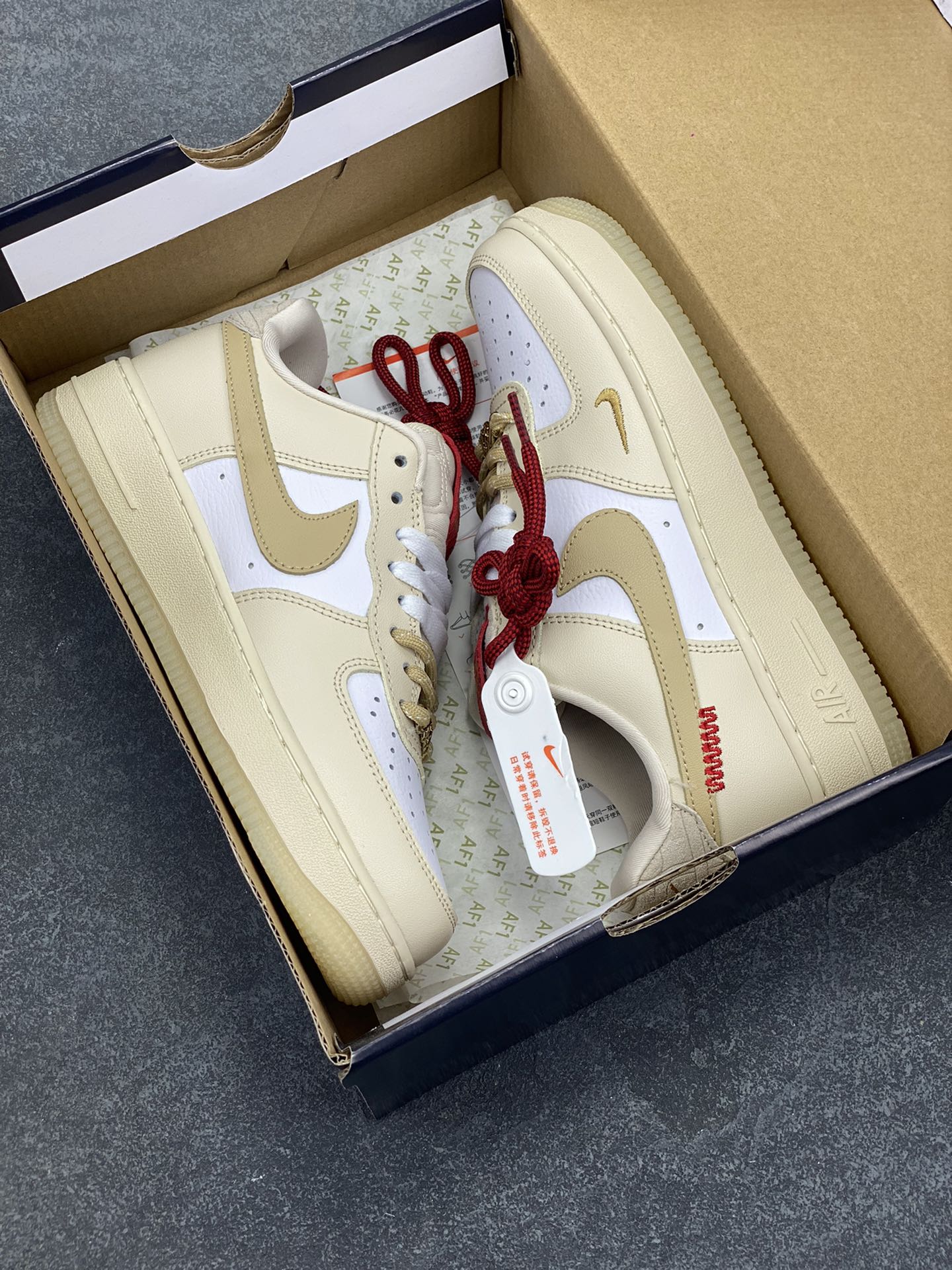 图片[9]-福利特价 Nike Air Force 1 Low 空军一号低帮百搭休闲运动板鞋。柔软、弹性十足的缓震性能和出色的中底设计，横跨复古与现代的外型结合，造就出风靡全球三十多年的Force 1，直到今天还深受青睐。 货号：CJ2288-001 尺码：36 36.5 37.5 38 38.5 39 40 40.5 41 42 42.5 43 44 44.5 45-选品中心