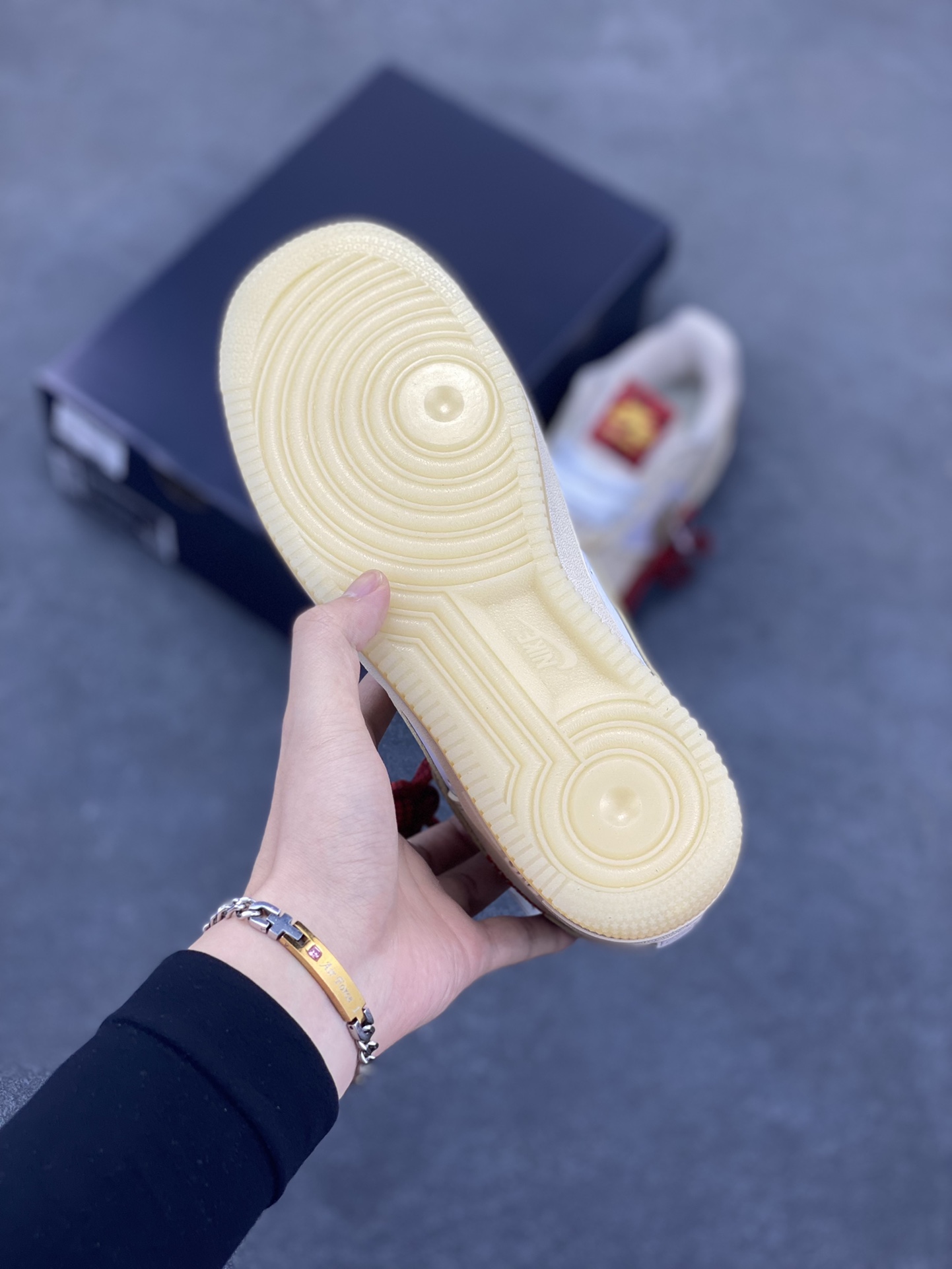 图片[5]-福利特价 Nike Air Force 1 Low 空军一号低帮百搭休闲运动板鞋。柔软、弹性十足的缓震性能和出色的中底设计，横跨复古与现代的外型结合，造就出风靡全球三十多年的Force 1，直到今天还深受青睐。 货号：CJ2288-001 尺码：36 36.5 37.5 38 38.5 39 40 40.5 41 42 42.5 43 44 44.5 45-选品中心