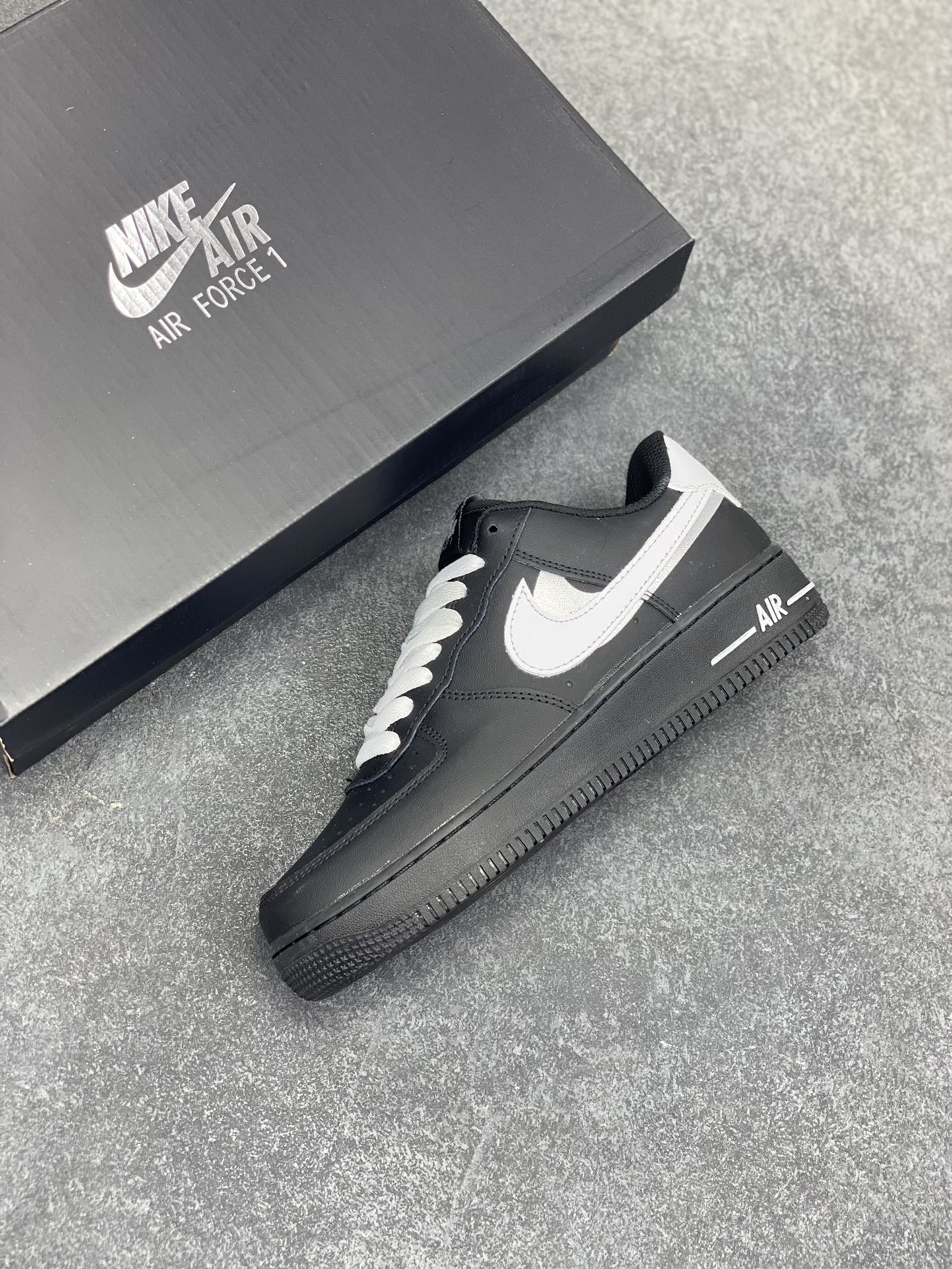 图片[7]-福利特价 Nike Air Force 1 Low 空军一号低帮百搭休闲运动板鞋。柔软、弹性十足的缓震性能和出色的中底设计，横跨复古与现代的外型结合，造就出风靡全球三十多年的Force 1，直到今天还深受青睐。 货号：DD8959-101 尺码：36 36.5 37.5 38 38.5 39 40 40.5 41 42 42.5 43 44 44.5 45-选品中心