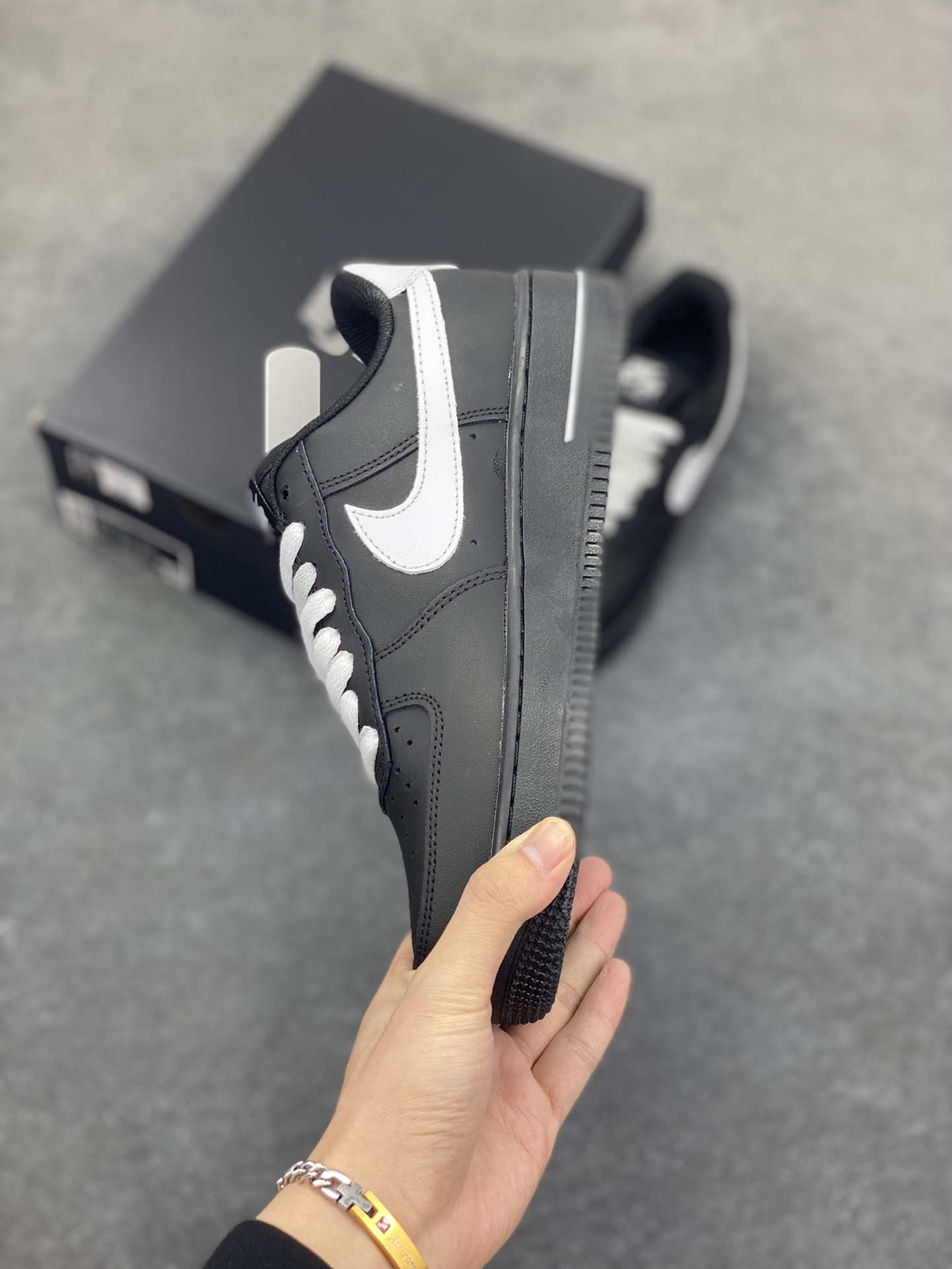 图片[3]-福利特价 Nike Air Force 1 Low 空军一号低帮百搭休闲运动板鞋。柔软、弹性十足的缓震性能和出色的中底设计，横跨复古与现代的外型结合，造就出风靡全球三十多年的Force 1，直到今天还深受青睐。 货号：DD8959-101 尺码：36 36.5 37.5 38 38.5 39 40 40.5 41 42 42.5 43 44 44.5 45-选品中心