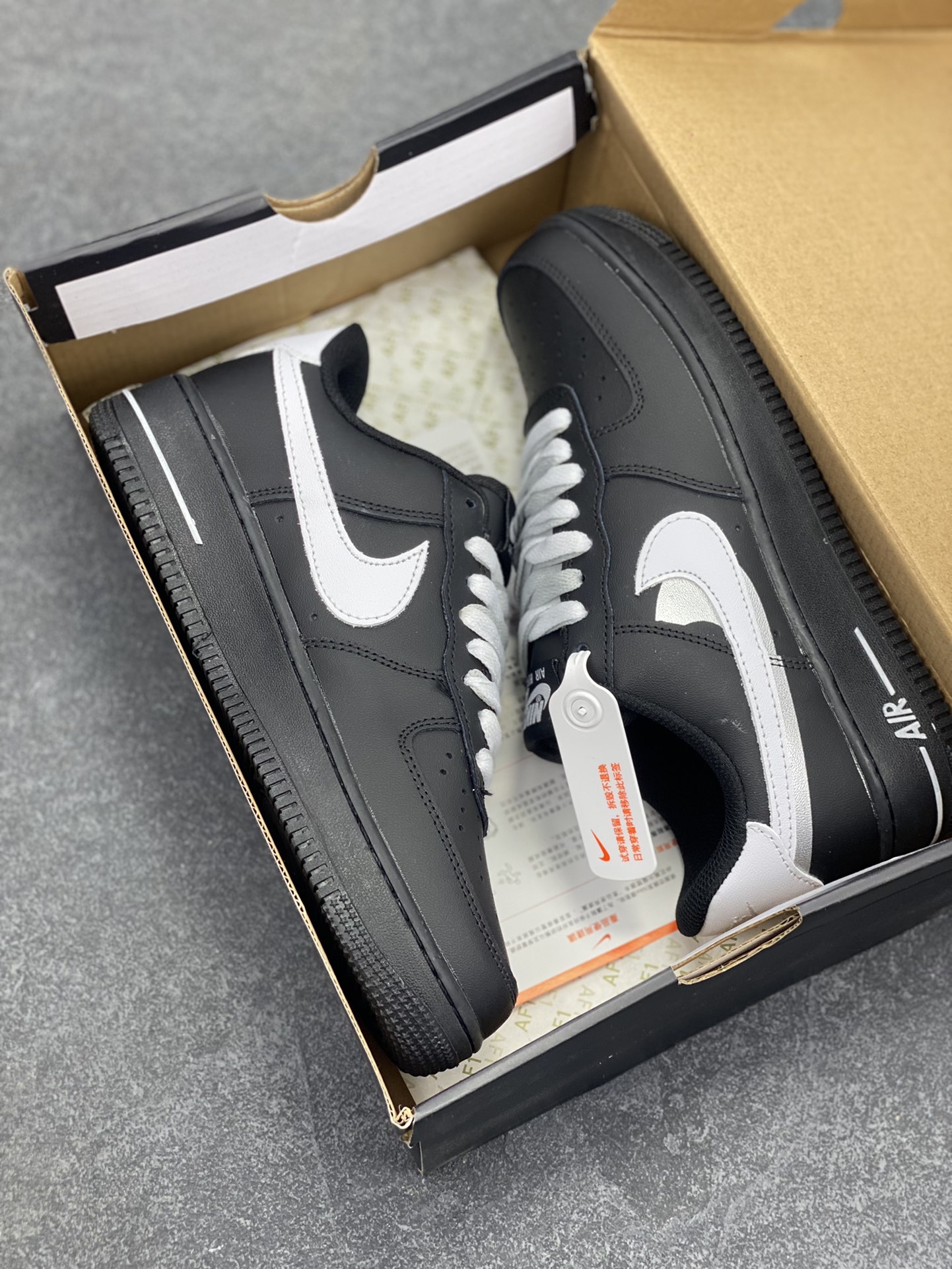 图片[9]-福利特价 Nike Air Force 1 Low 空军一号低帮百搭休闲运动板鞋。柔软、弹性十足的缓震性能和出色的中底设计，横跨复古与现代的外型结合，造就出风靡全球三十多年的Force 1，直到今天还深受青睐。 货号：DD8959-101 尺码：36 36.5 37.5 38 38.5 39 40 40.5 41 42 42.5 43 44 44.5 45-选品中心