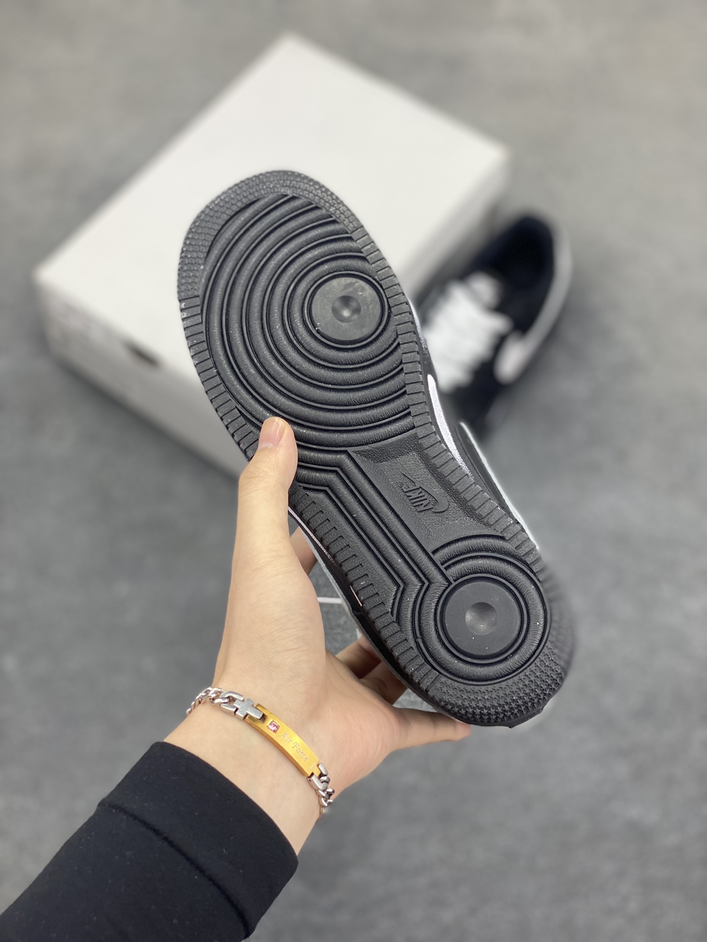 图片[5]-福利特价 Nike Air Force 1 Low 空军一号低帮百搭休闲运动板鞋。柔软、弹性十足的缓震性能和出色的中底设计，横跨复古与现代的外型结合，造就出风靡全球三十多年的Force 1，直到今天还深受青睐。 货号：CJ2288-001 尺码：36 36.5 37.5 38 38.5 39 40 40.5 41 42 42.5 43 44 44.5 45-选品中心