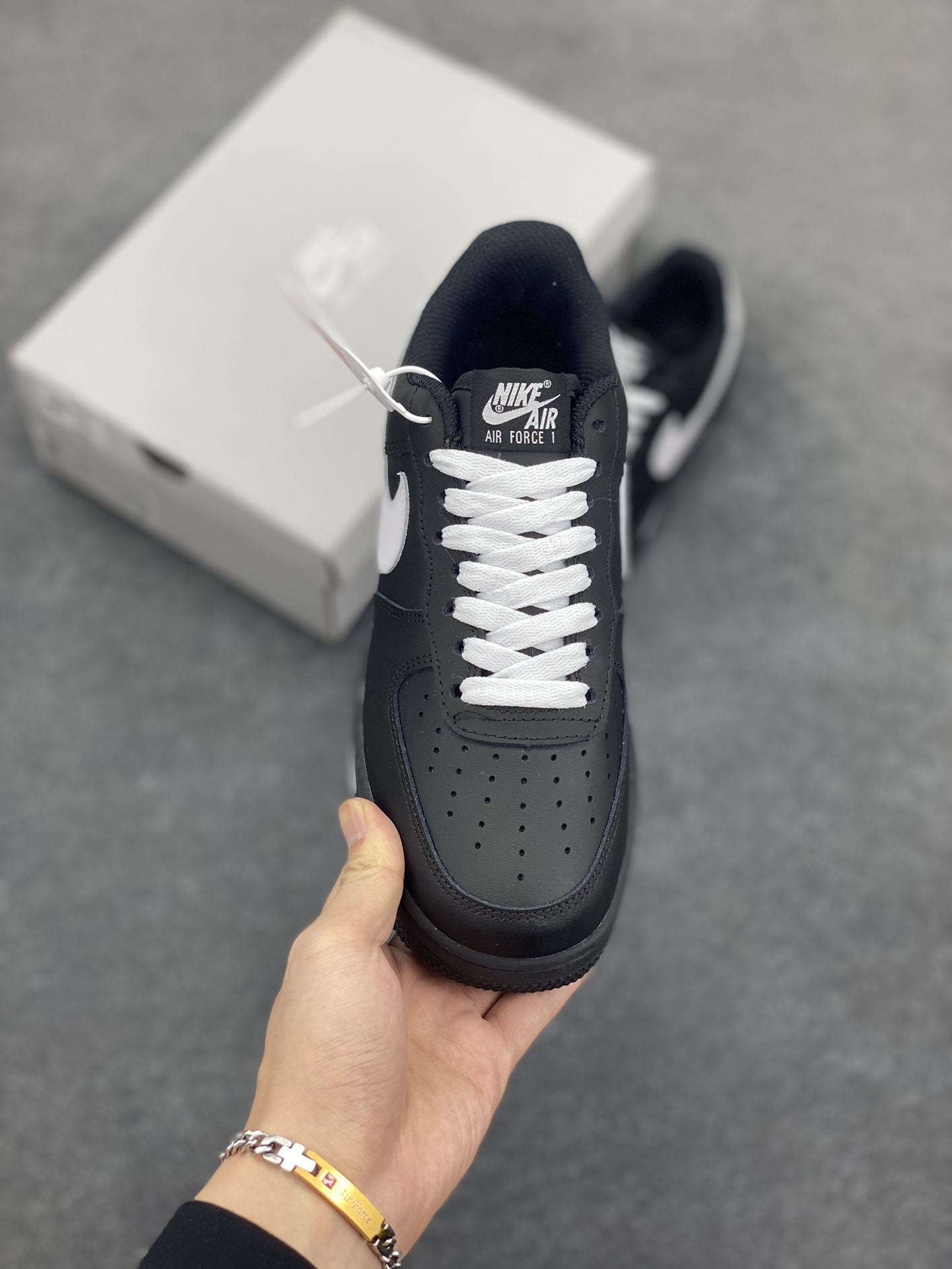 图片[2]-福利特价 Nike Air Force 1 Low 空军一号低帮百搭休闲运动板鞋。柔软、弹性十足的缓震性能和出色的中底设计，横跨复古与现代的外型结合，造就出风靡全球三十多年的Force 1，直到今天还深受青睐。 货号：CJ2288-001 尺码：36 36.5 37.5 38 38.5 39 40 40.5 41 42 42.5 43 44 44.5 45-选品中心