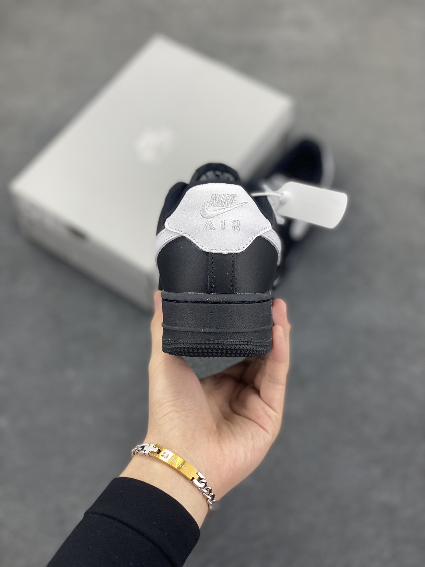 图片[4]-福利特价 Nike Air Force 1 Low 空军一号低帮百搭休闲运动板鞋。柔软、弹性十足的缓震性能和出色的中底设计，横跨复古与现代的外型结合，造就出风靡全球三十多年的Force 1，直到今天还深受青睐。 货号：CJ2288-001 尺码：36 36.5 37.5 38 38.5 39 40 40.5 41 42 42.5 43 44 44.5 45-选品中心