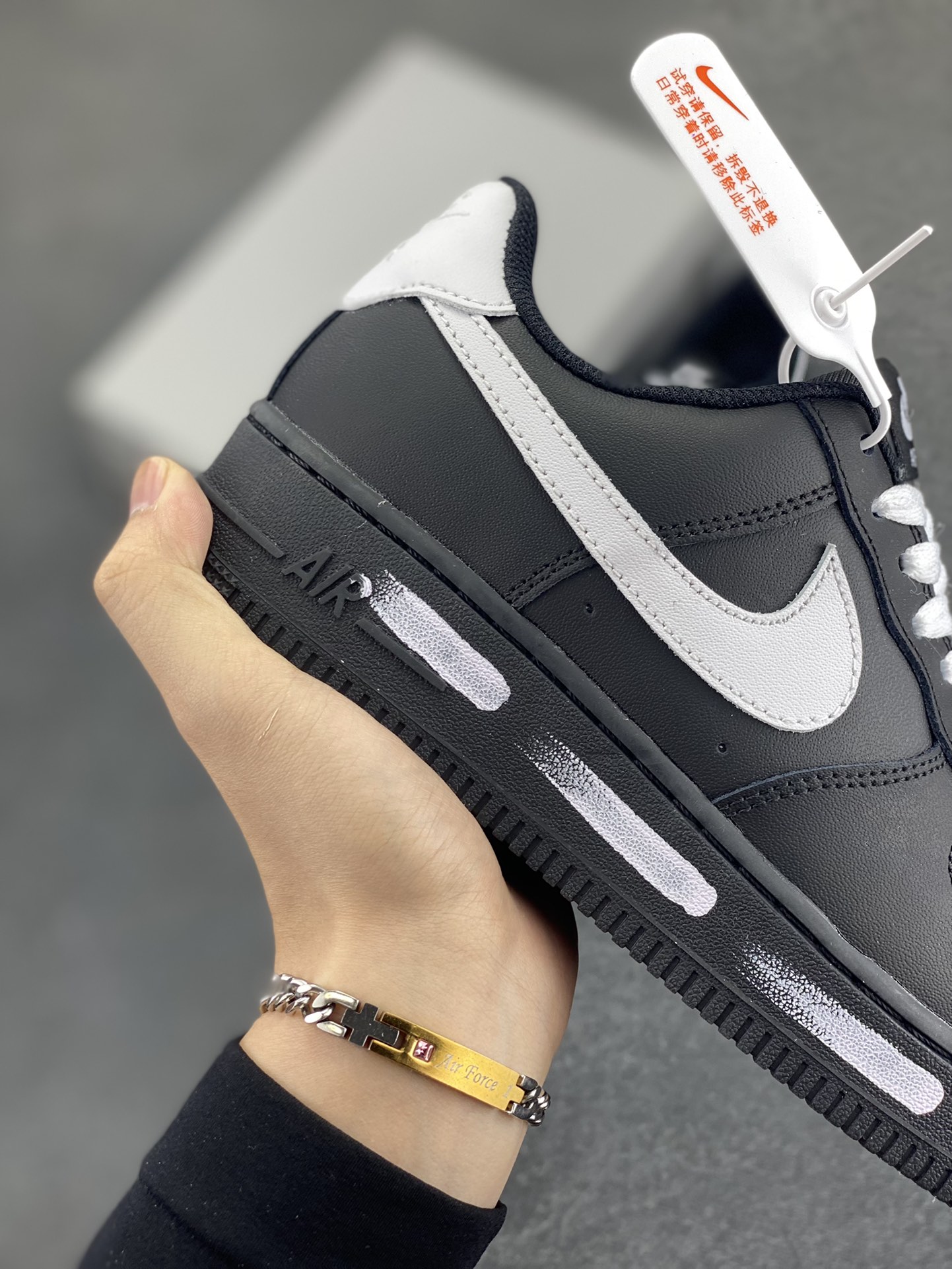 图片[6]-福利特价 Nike Air Force 1 Low 空军一号低帮百搭休闲运动板鞋。柔软、弹性十足的缓震性能和出色的中底设计，横跨复古与现代的外型结合，造就出风靡全球三十多年的Force 1，直到今天还深受青睐。 货号：CJ2288-001 尺码：36 36.5 37.5 38 38.5 39 40 40.5 41 42 42.5 43 44 44.5 45-选品中心