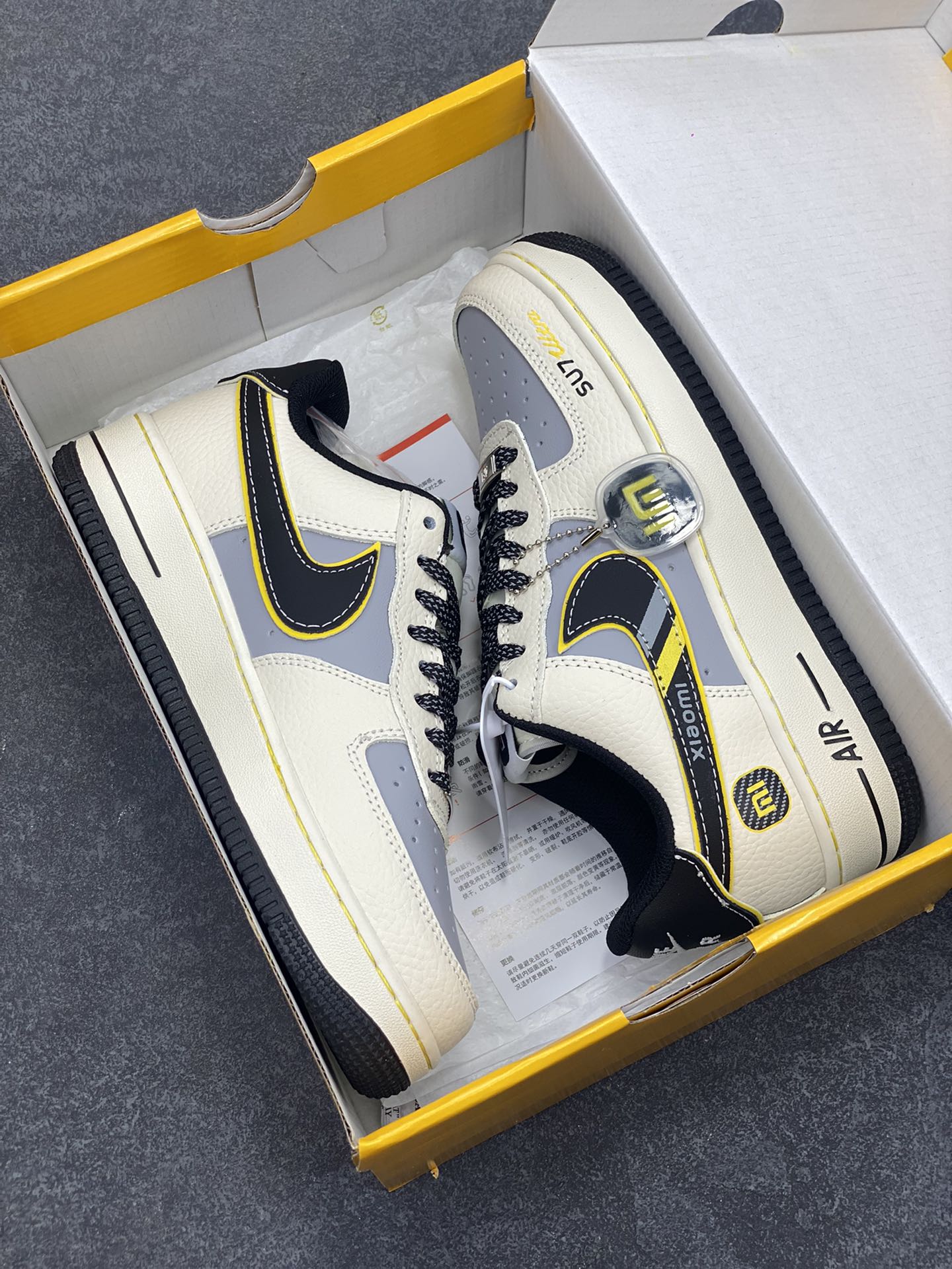 图片[9]-福利特价 Nike Air Force 1 Low 空军一号低帮百搭休闲运动板鞋。柔软、弹性十足的缓震性能和出色的中底设计，横跨复古与现代的外型结合，造就出风靡全球三十多年的Force 1，直到今天还深受青睐。 货号：XX3168-165 尺码：36 36.5 37.5 38 38.5 39 40 40.5 41 42 42.5 43 44 44.5 45-选品中心