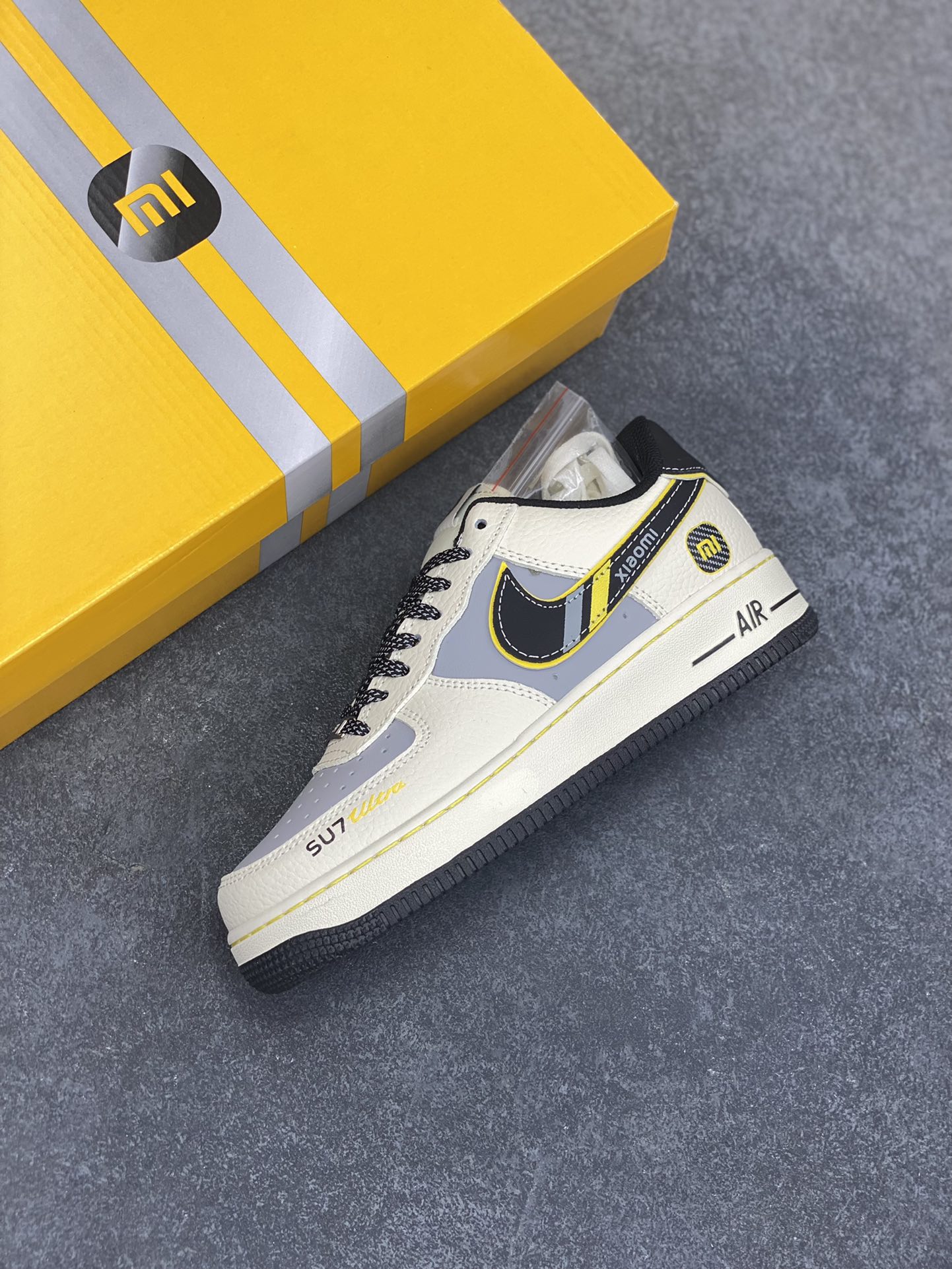 图片[7]-福利特价 Nike Air Force 1 Low 空军一号低帮百搭休闲运动板鞋。柔软、弹性十足的缓震性能和出色的中底设计，横跨复古与现代的外型结合，造就出风靡全球三十多年的Force 1，直到今天还深受青睐。 货号：XX3168-165 尺码：36 36.5 37.5 38 38.5 39 40 40.5 41 42 42.5 43 44 44.5 45-选品中心