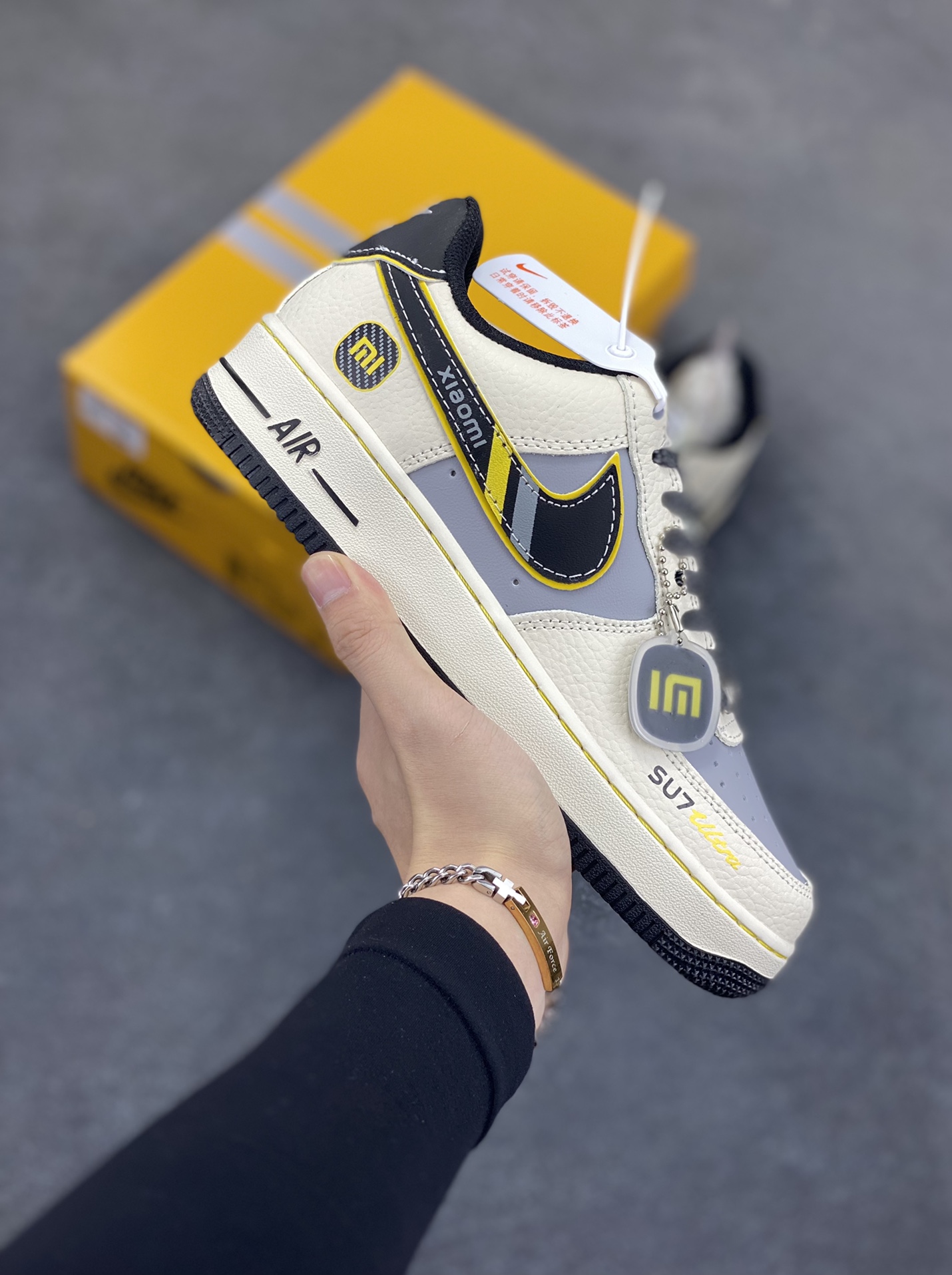 福利特价 Nike Air Force 1 Low 空军一号低帮百搭休闲运动板鞋。柔软、弹性十足的缓震性能和出色的中底设计,横跨复古与现代的外型结合,造就出风靡全球三十多年的Force 1,直到今天还深受青睐。 货号:XX3168-165 尺码:36 36.5 37.5 38 38.5 39 40 40.5 41 42 42.5 43 44 44.5 45-选品中心