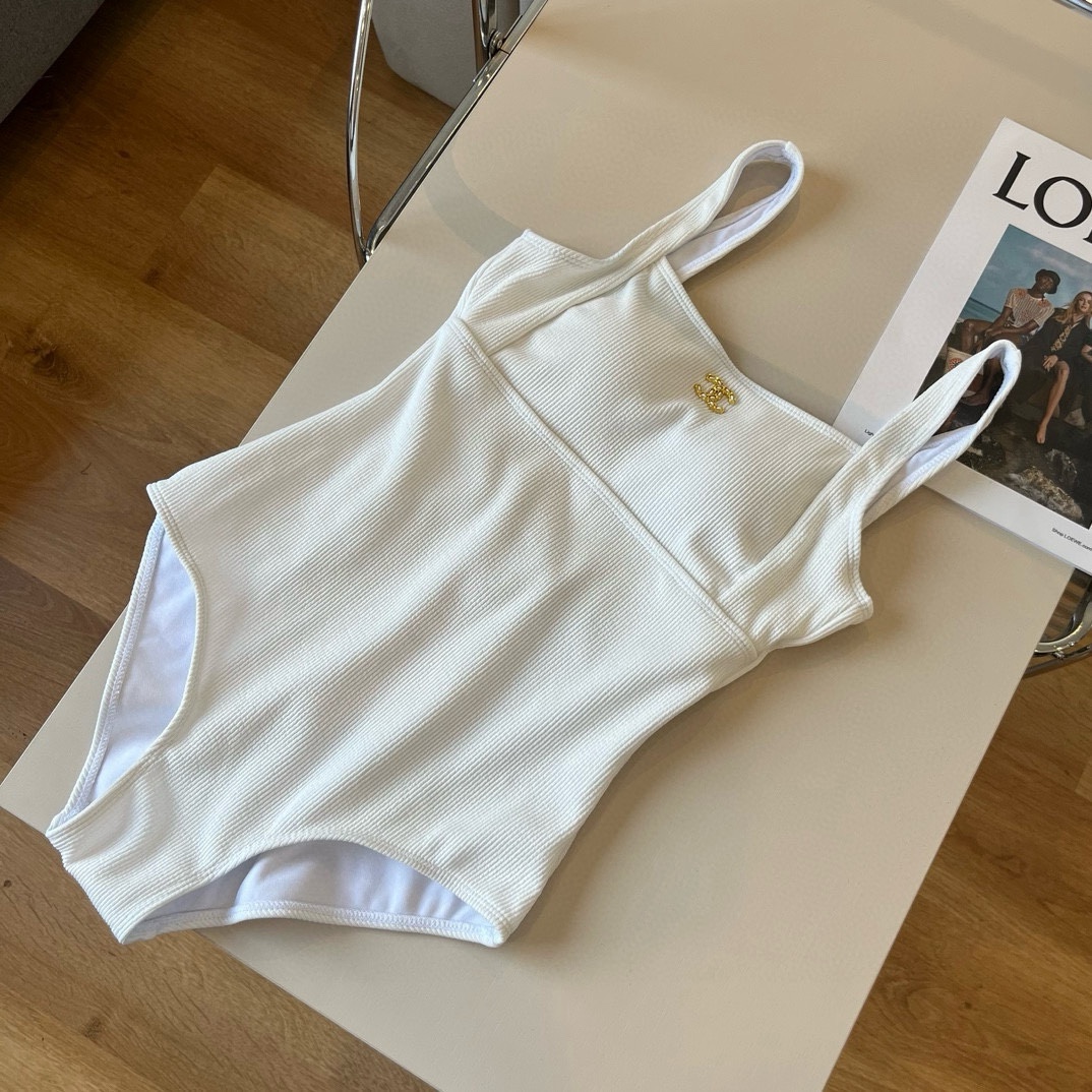 NO:376139,Chanel Chanel one-piece swimsuit suitable for a variety of scenes ♀Seaside, swimming pool, hot spring, water park, rafting can be worn inside or completely. The one-piece design covers the flesh and looks tall. The abdomen is a little fleshy and does not affect our beauty. The back design reveals the beautiful back. The fabric is breathable and comfortable. The quick-drying elastic swimsuit is easier to clean. S M L. xL swimsuits, swimsuits, bikinis, chanel, chanel, swimsuits, bikinis19860909Chanel 香奈儿连体泳衣 适合多种场景的游泳衣♀海边 游泳池 温泉 水上乐园 漂流都可以内搭也完全可以 连体设计遮肉显高挑 腹部有点肉肉也不影响咱美美的 背面设计大露美背 面料透气舒适.速干弹性的游泳衣更加帖肤易清洗 码数S M L. xL泳衣泳裤比基尼,泳衣，泳裤，比基尼,chanel,chanel,swimsuits,bikinis,accessory