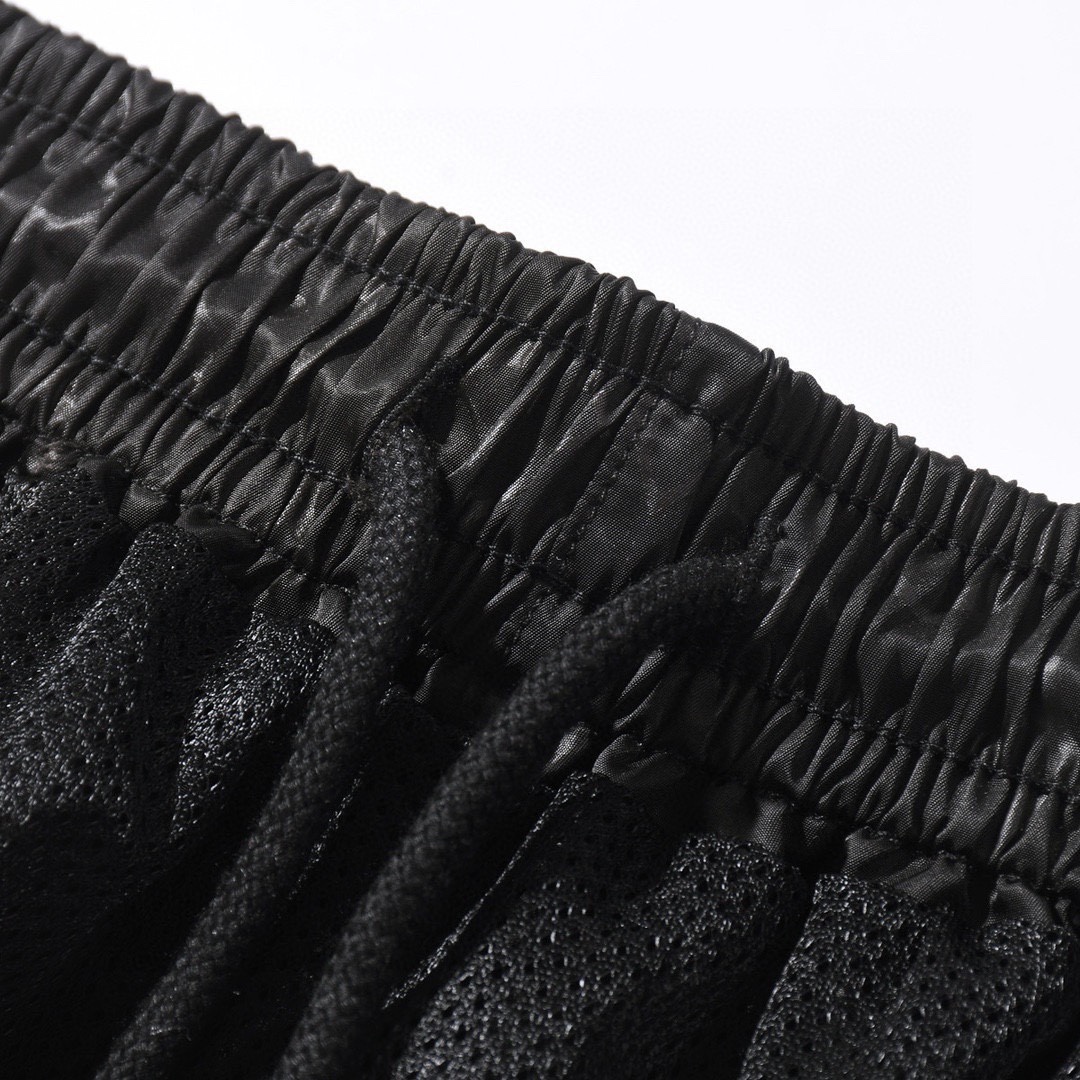 路易威登/Louis Vuitton 夏季新款 经典满印老花尼龙沙滩裤 白色/黑色-Chinese UA Cheap High Quatity Brand Clothes Bags handbags Sneakers wholesale wholesaler seller from China Factory suppliers Fashion Clothing Shoes best Quality Beautiful Price 路易威登/Louis Vuitton 夏季新款 经典满印老花尼龙沙滩裤 白色/黑色