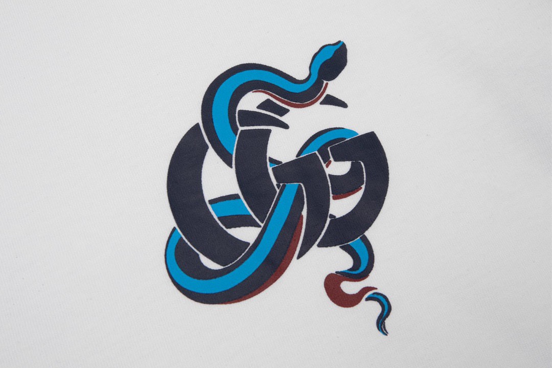 古驰/Gucci 夏季新款 小蓝蛇印花圆领短袖T恤 白色-Chinese UA Cheap High Quatity Brand Clothes Bags handbags Sneakers wholesale wholesaler seller from China Factory suppliers Fashion Clothing Shoes best Quality Beautiful Price 古驰/Gucci 夏季新款 小蓝蛇印花圆领短袖T恤 白色