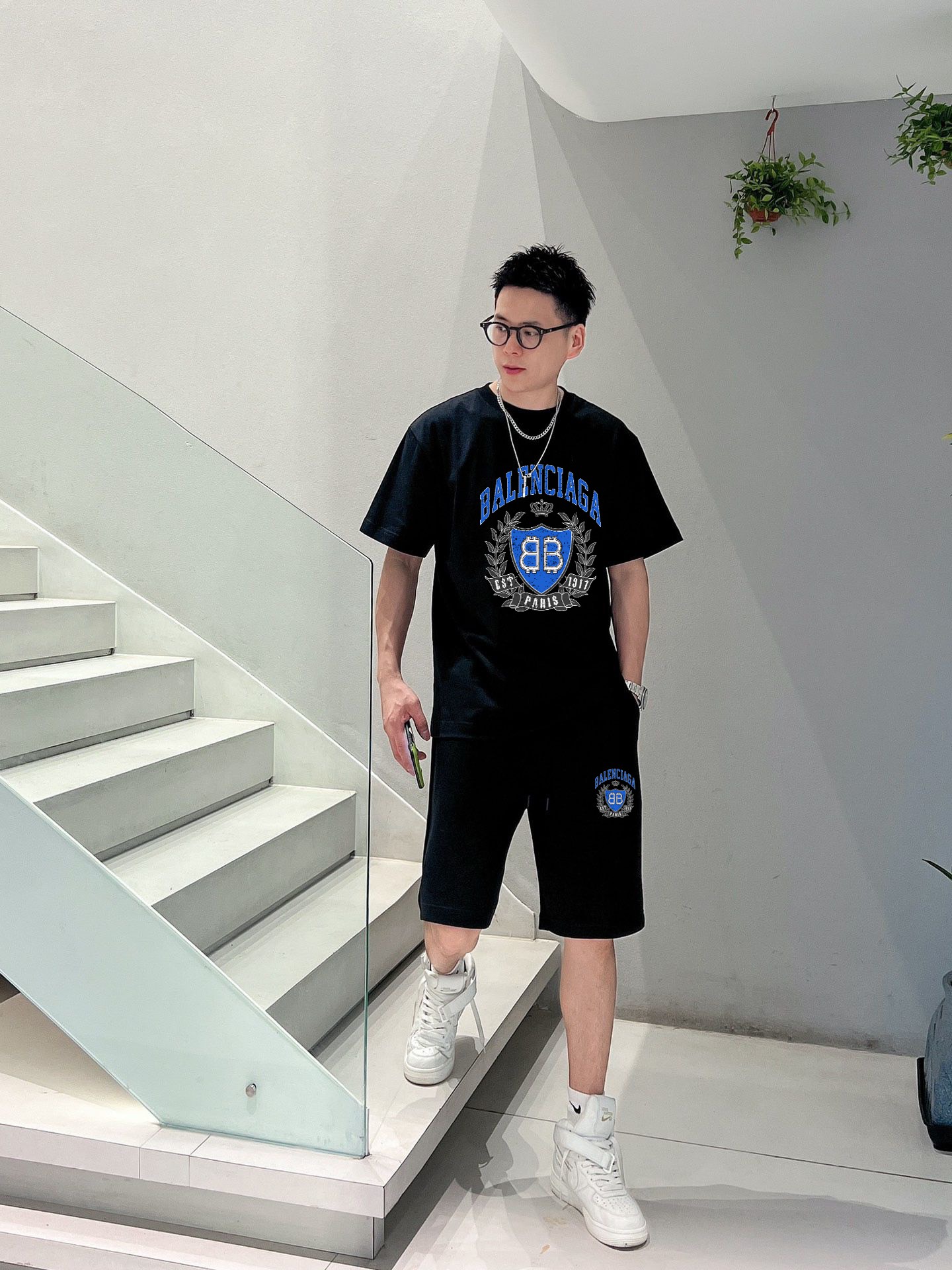 Balenciaga 品牌【BALENCIAGA 巴黎世家】 2025新款男士短袖短裤套装 销售 市面高端版本 手感细腻柔软 让你穿着更加舒适 立体裁剪版型超赞 尺码:M-5XL下单请报身高体重