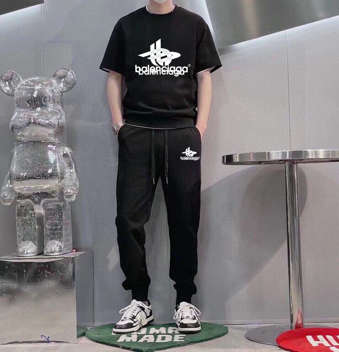 Balenciaga BALENCIAGA 巴黎世家 (胖子福音) 2025 世界知名奢侈品牌