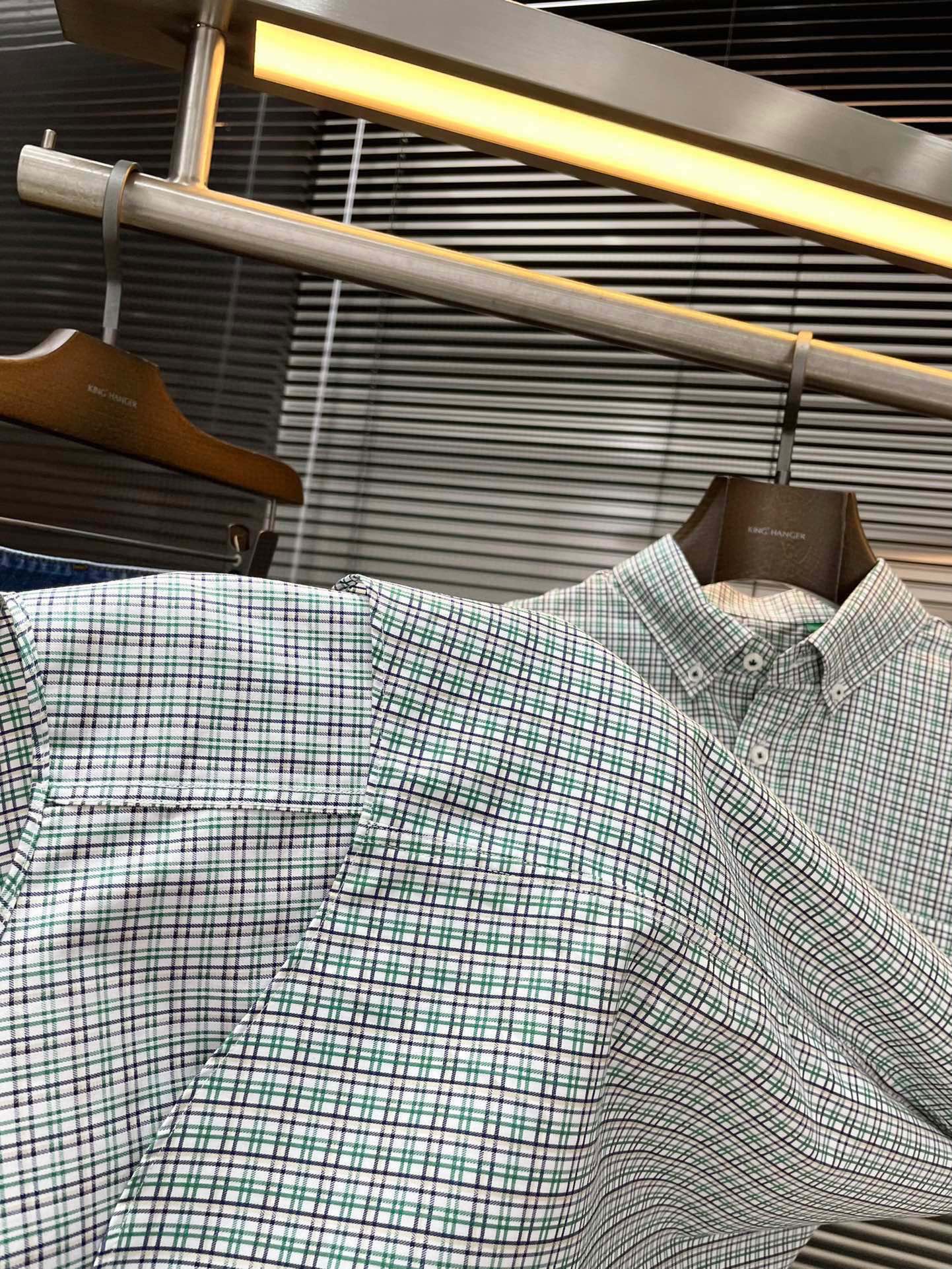 Thom Browne Summer 2025 Fashion Collection: Simple Style, High Quality, Slim Fit Shirts - 图片 7