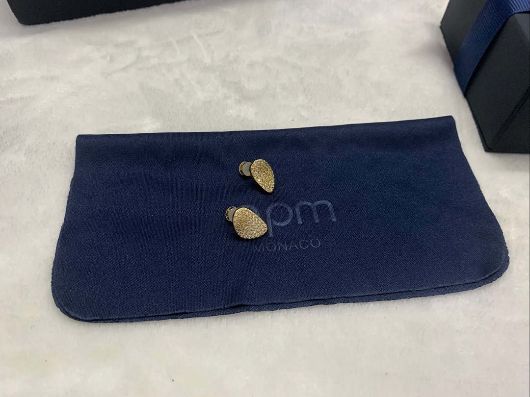  APm Monaco密镶Galet耳钉耳环金黄色简约耳饰礼物设计感。