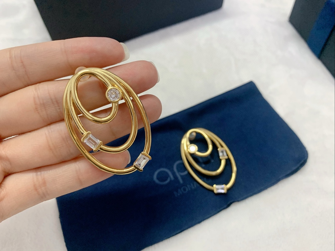  APm Monaco三圈Éclat耳环金黄色闪耀几何轻奢垂坠耳饰。